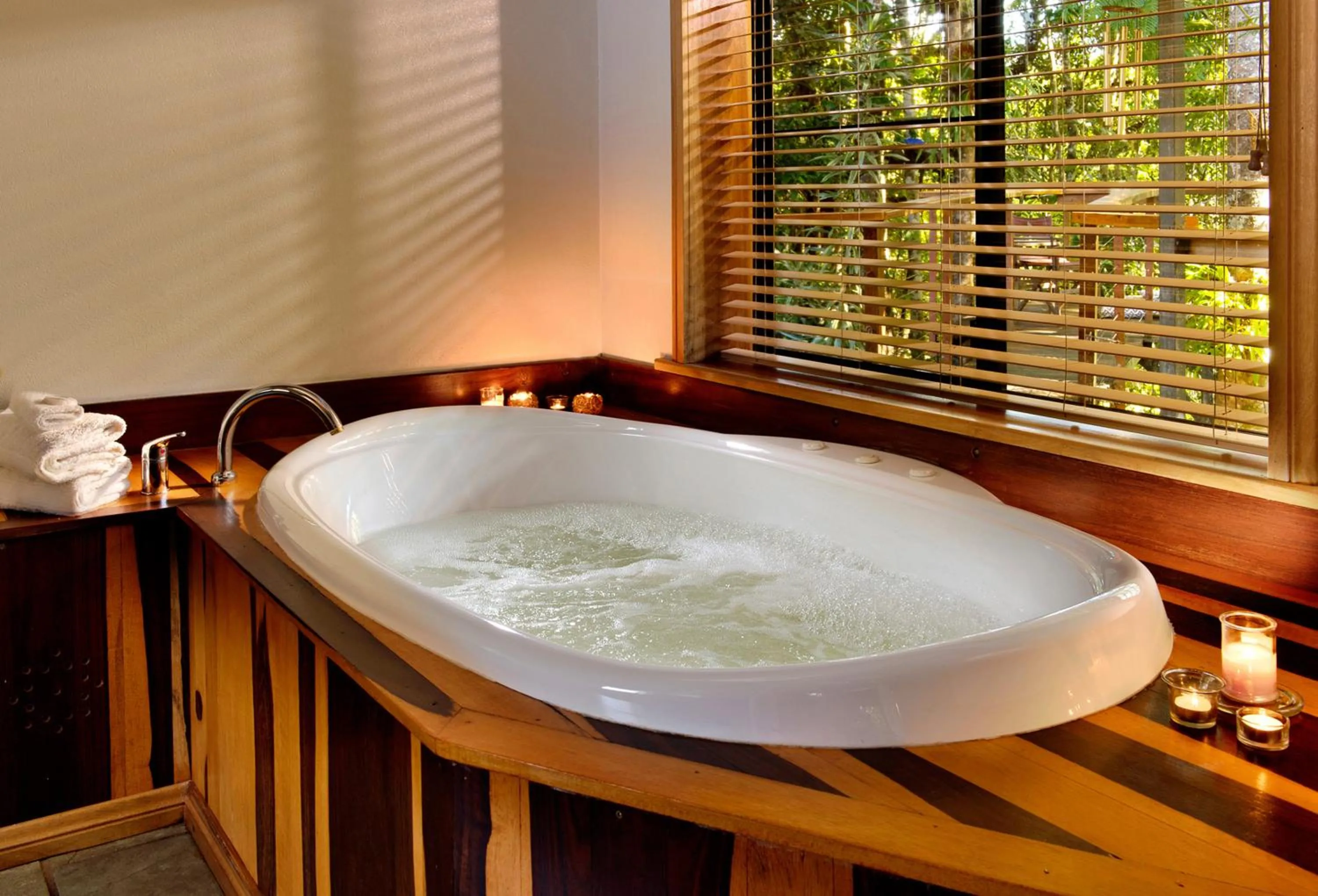 Hot Tub in Sharlynn by the River