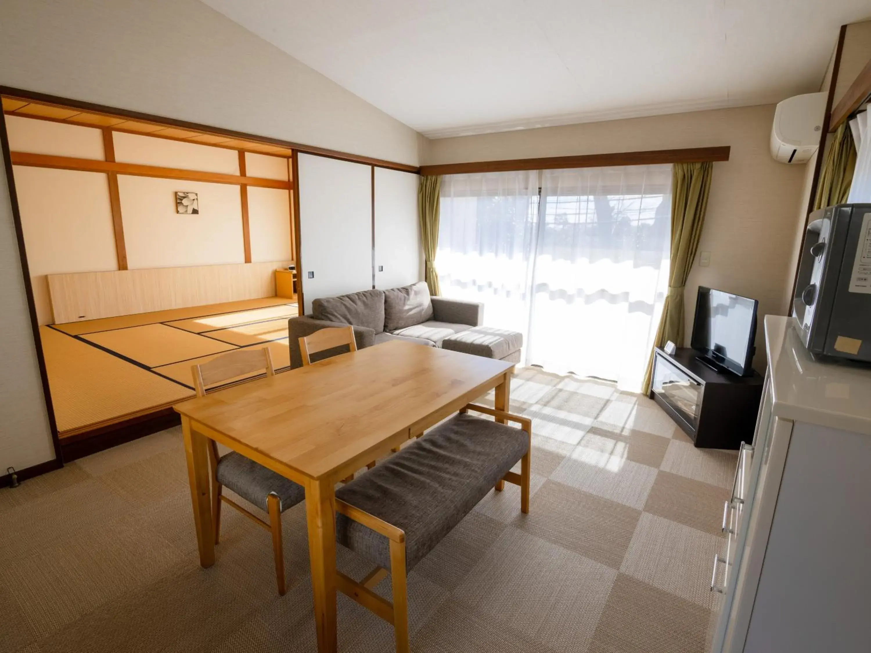 Japanese-Style Cottage in Le Nessa Jyogasaki Japanese-Style Cottage in Le Nessa Jyogasaki