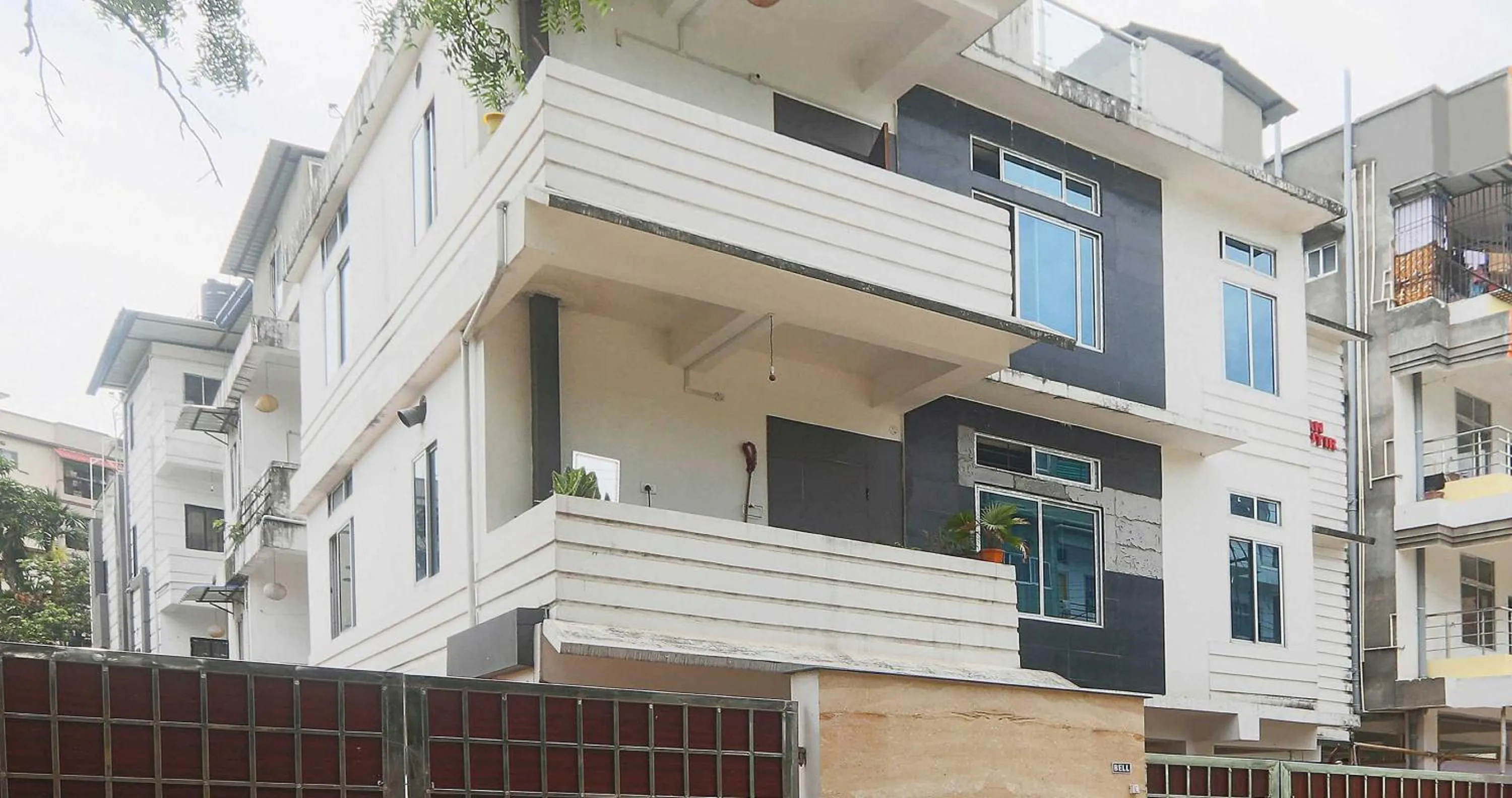 Facade/entrance in Collection O The Blu Bell Nizarapar Path