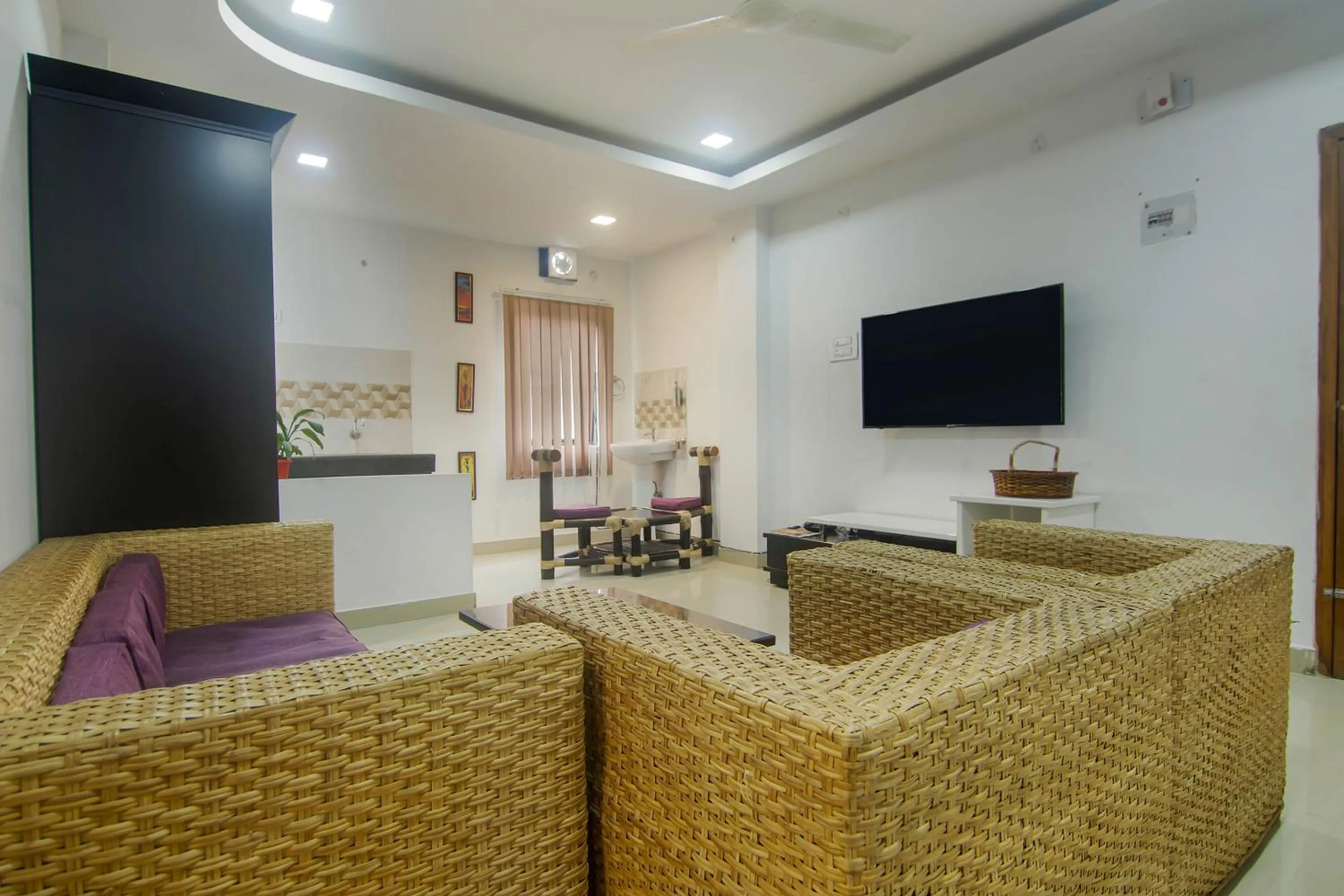 Lobby or reception in Collection O The Blu Bell Nizarapar Path