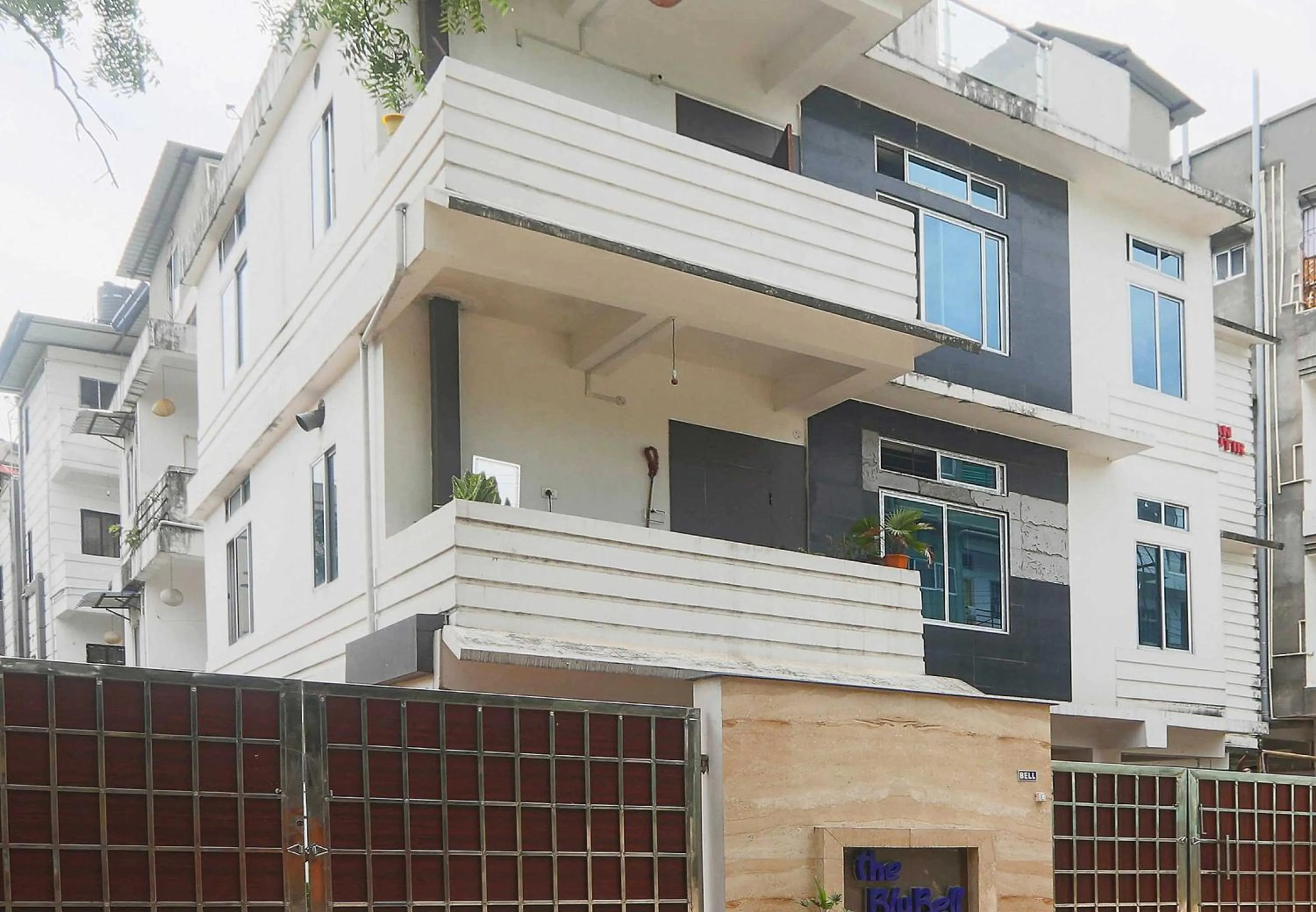 Facade/entrance in Collection O The Blu Bell Nizarapar Path