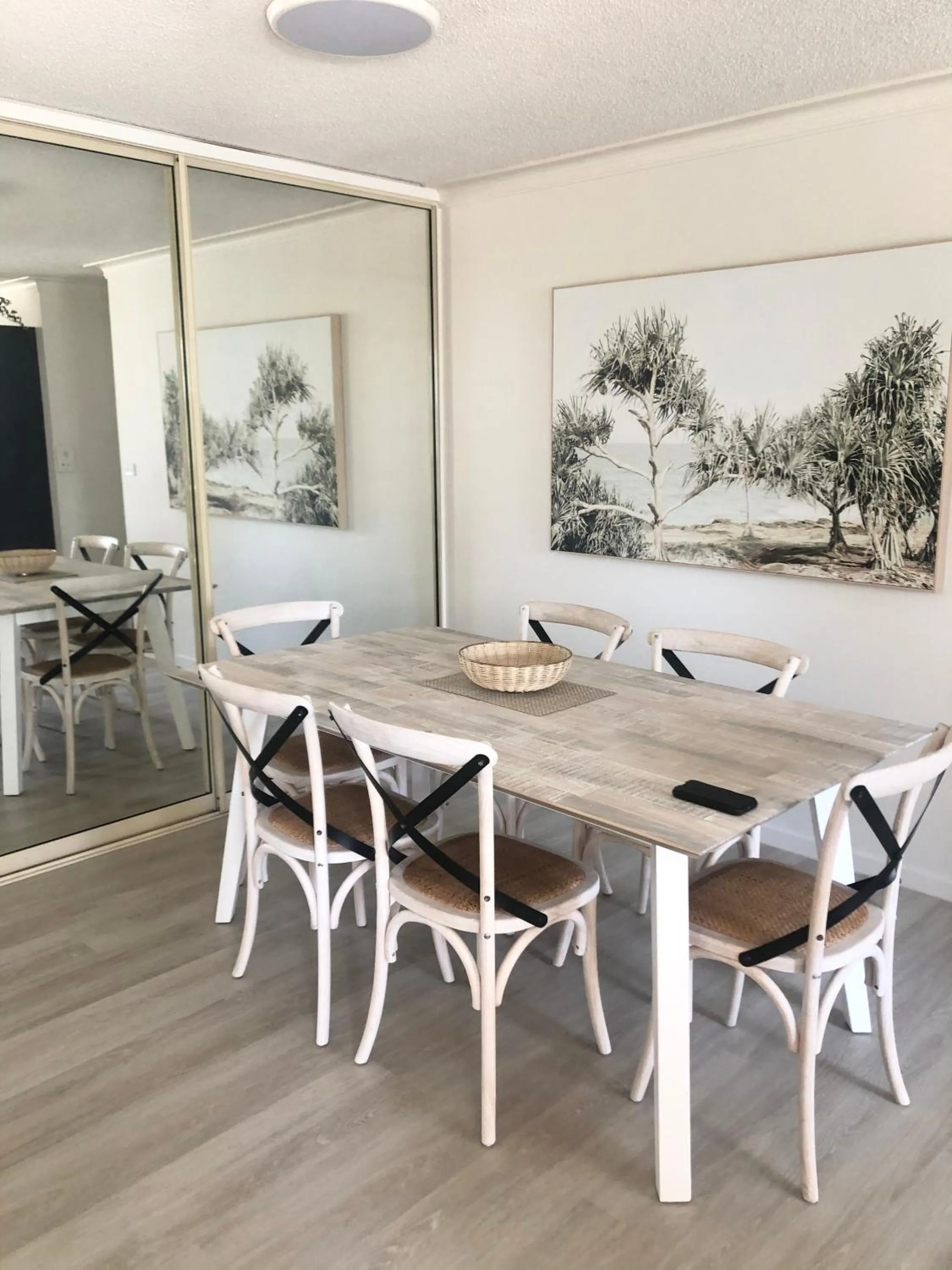 Dining area in Oceania on Burleigh Beach