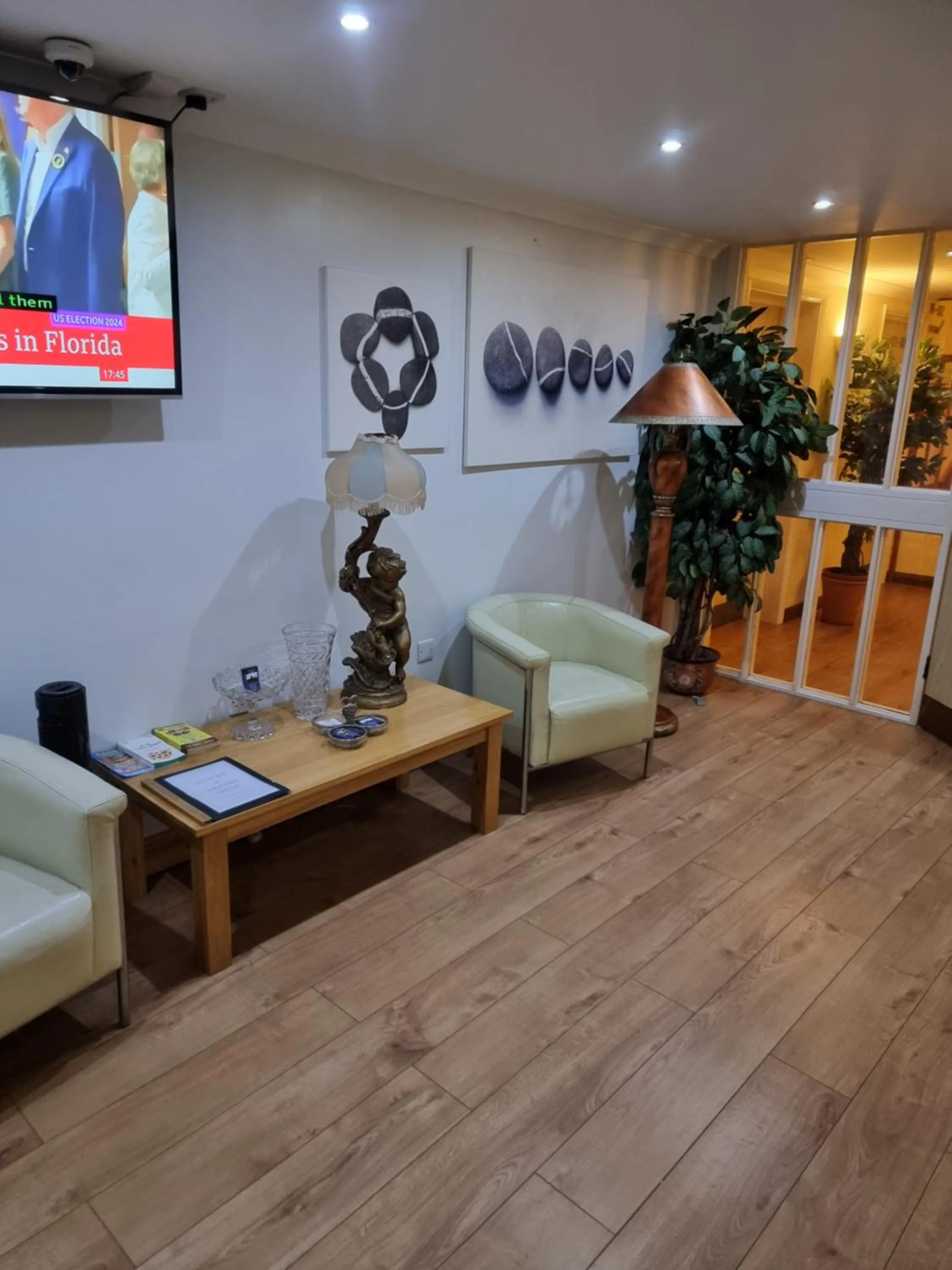 Lobby or reception in Travel Plaza Hotel