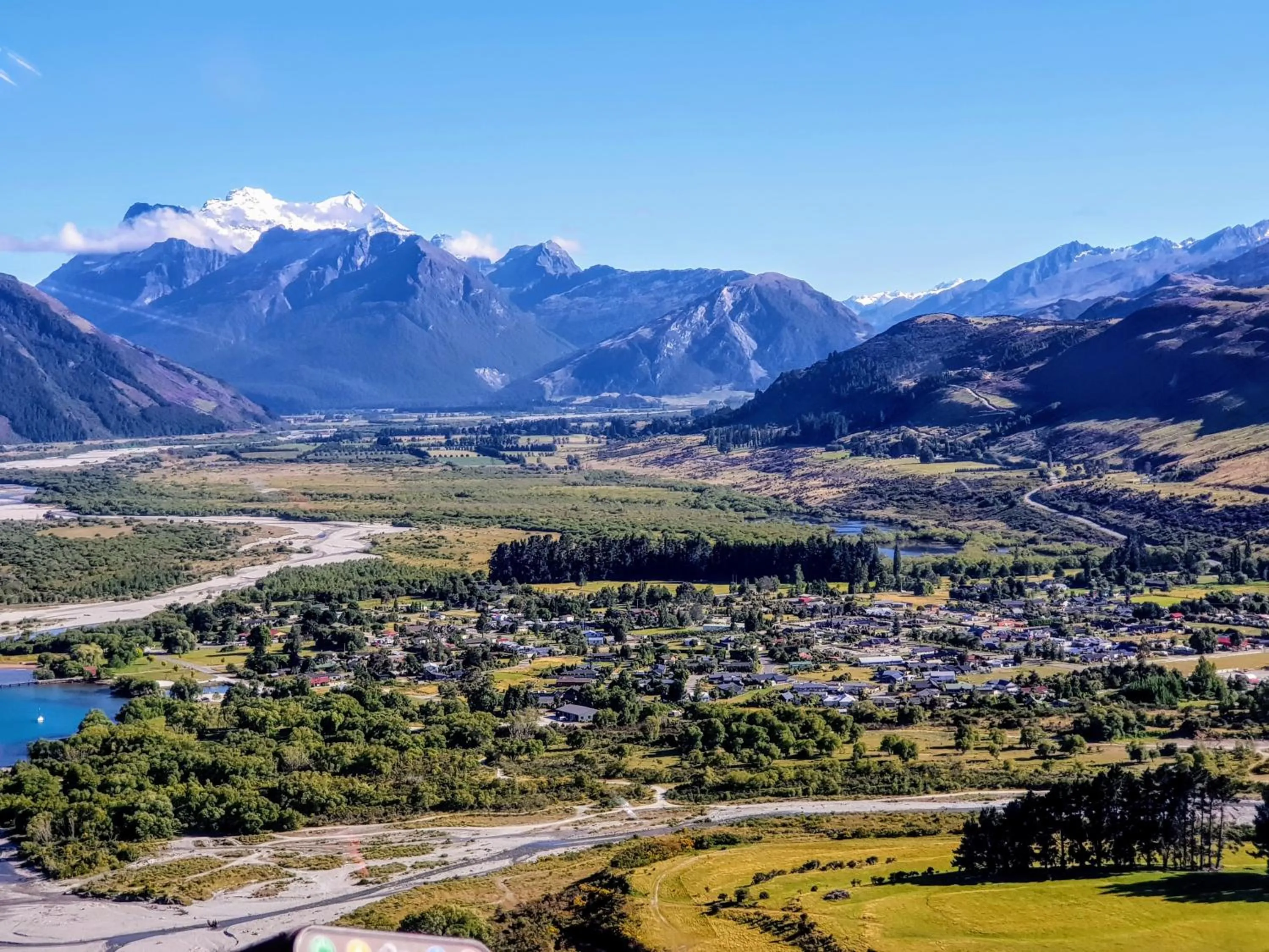 Neighbourhood in Glenorchy Lake House