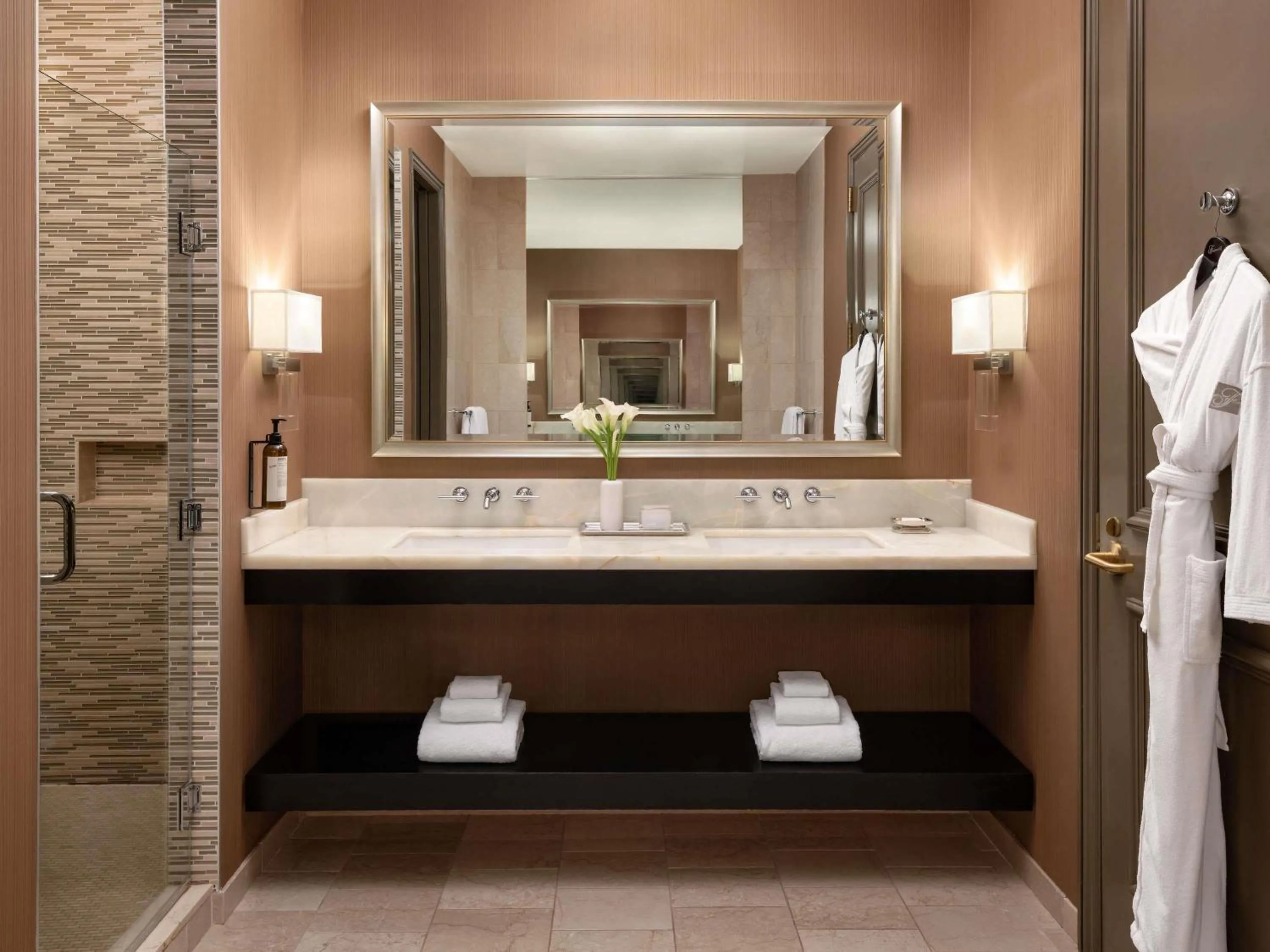 Bedroom in Fairmont Chicago Millennium Park