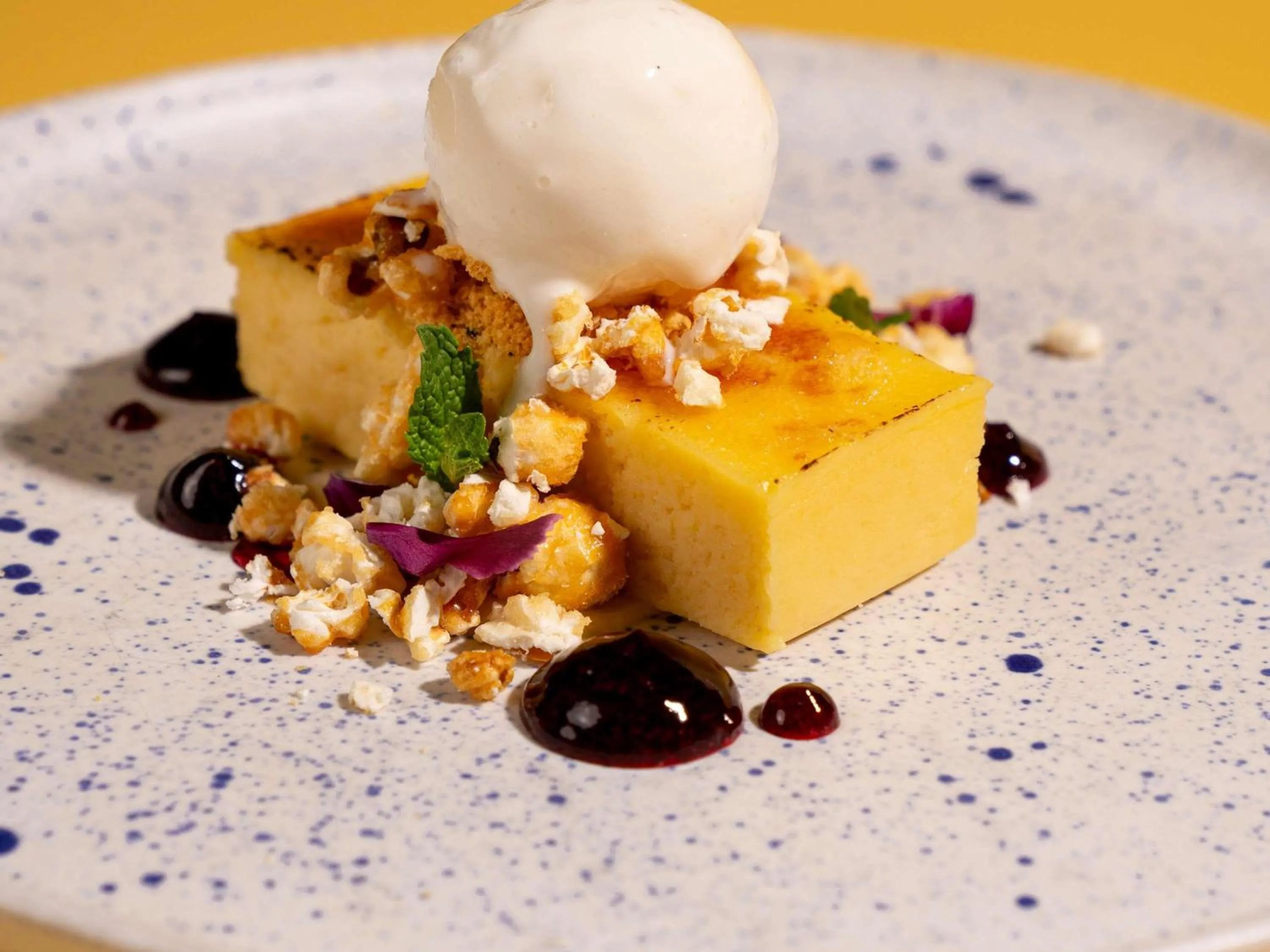 Restaurant/places to eat in Fairmont Chicago Millennium Park