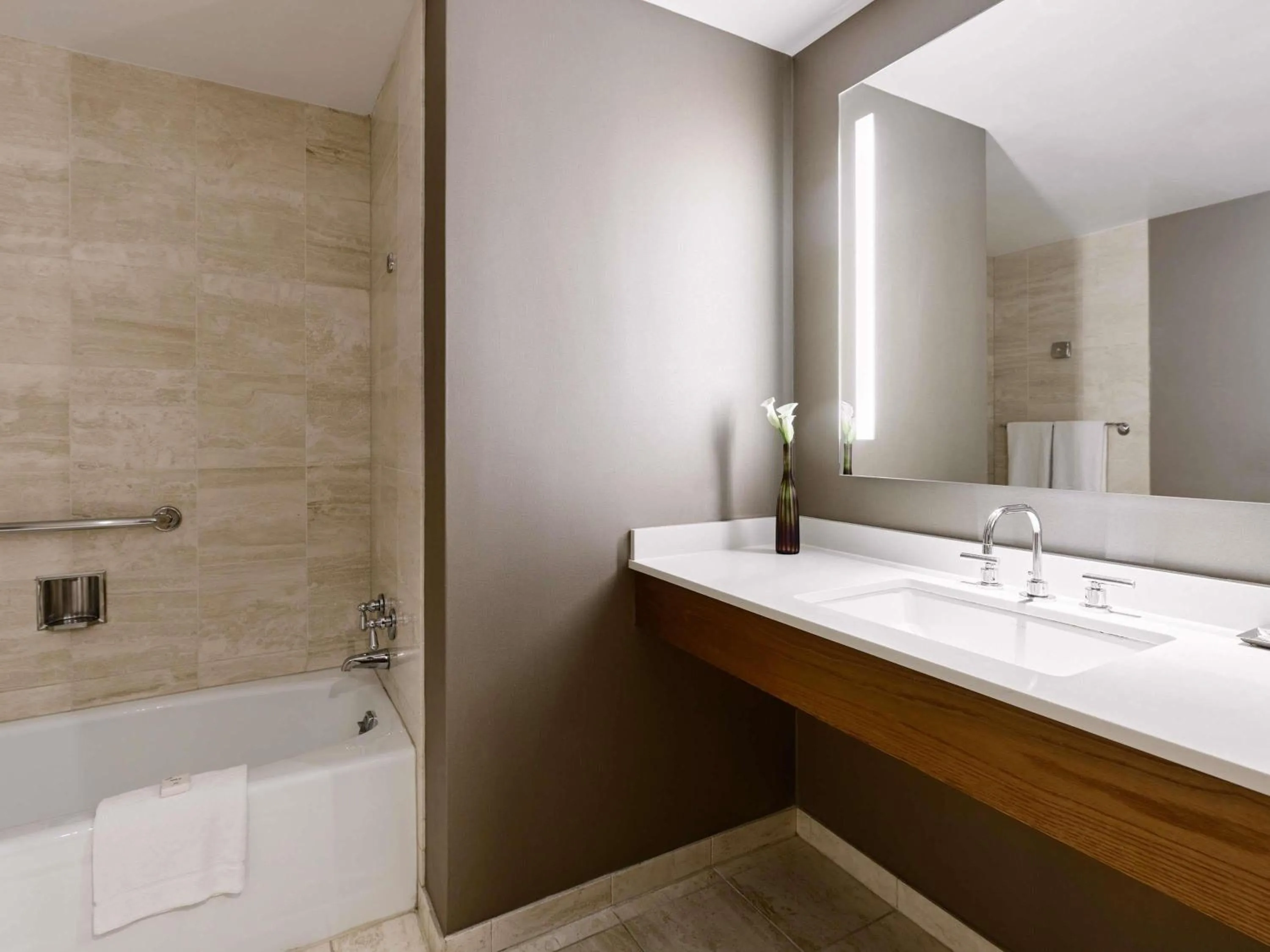 Bedroom in Fairmont Chicago Millennium Park