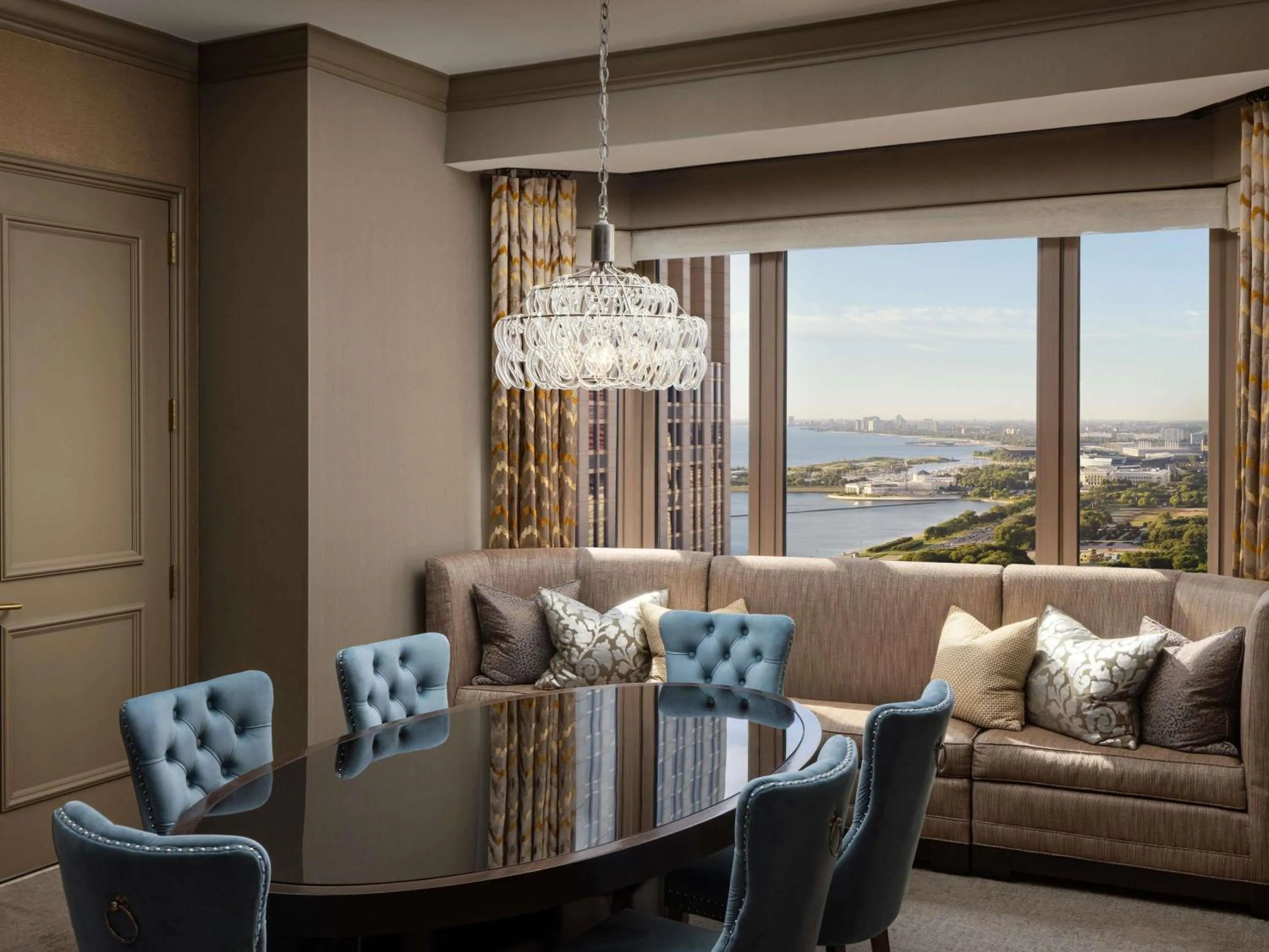 Bedroom in Fairmont Chicago Millennium Park