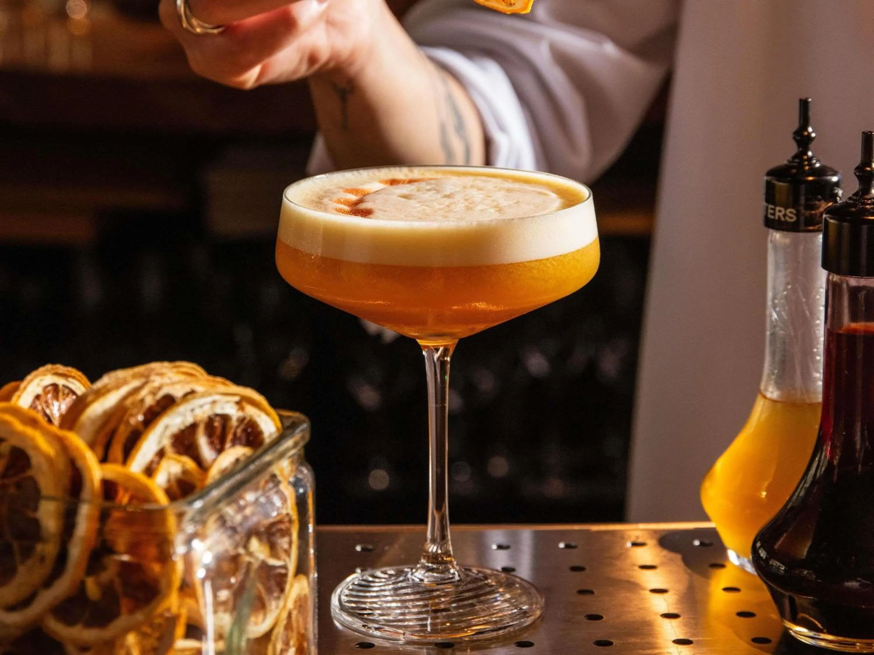 Lounge or bar in Fairmont Chicago Millennium Park