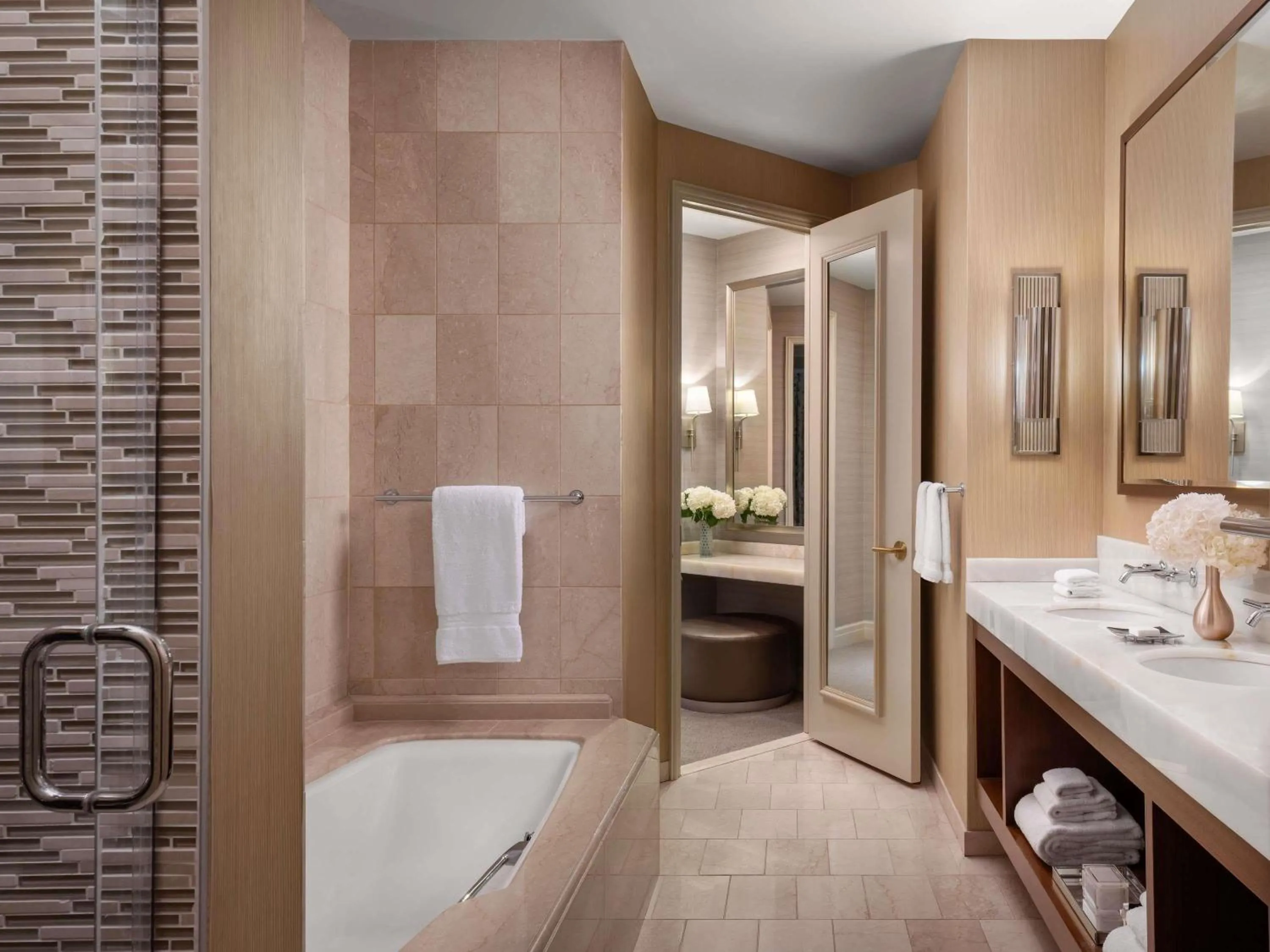 Bedroom in Fairmont Chicago Millennium Park