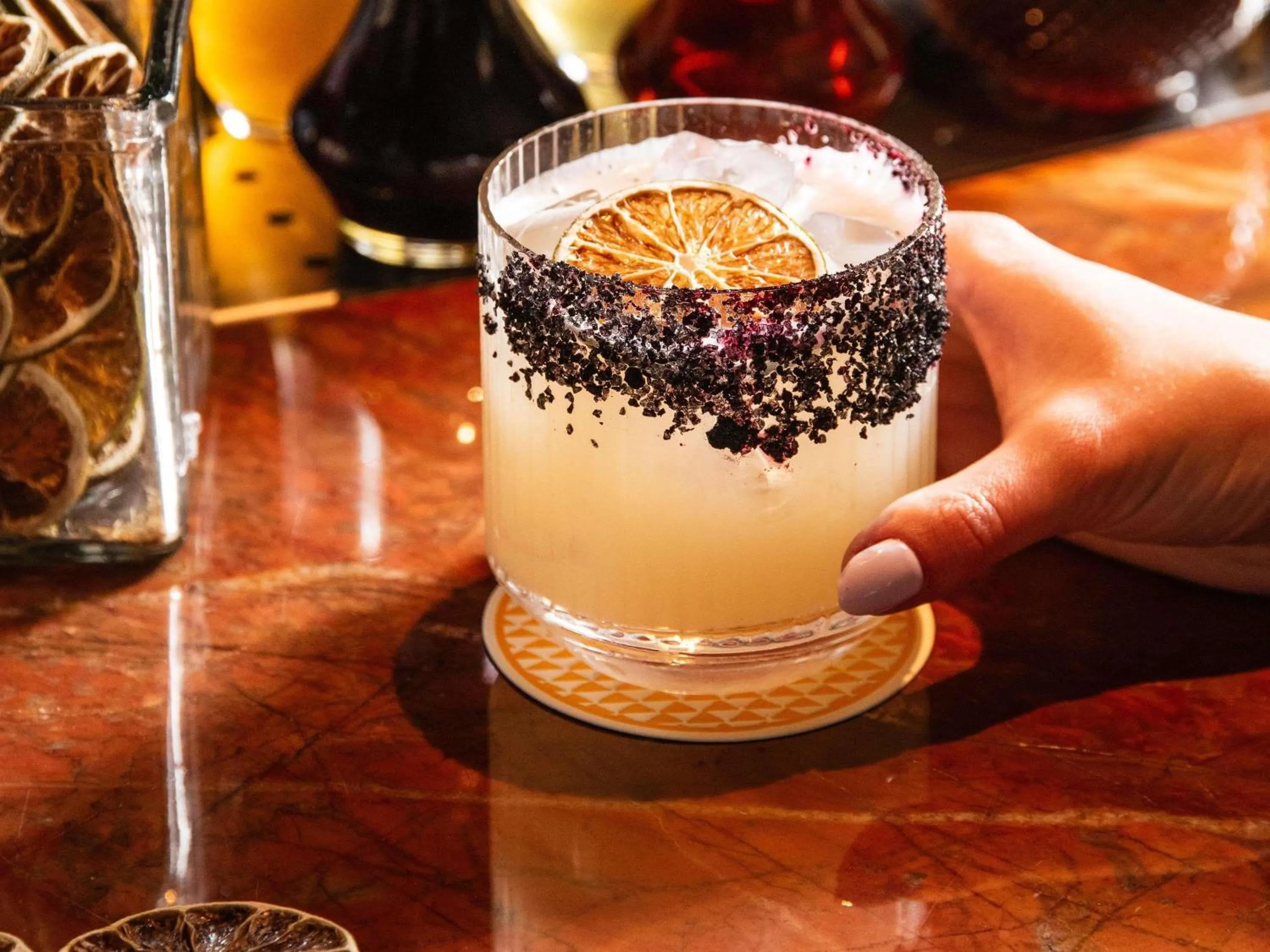 Lounge or bar in Fairmont Chicago Millennium Park