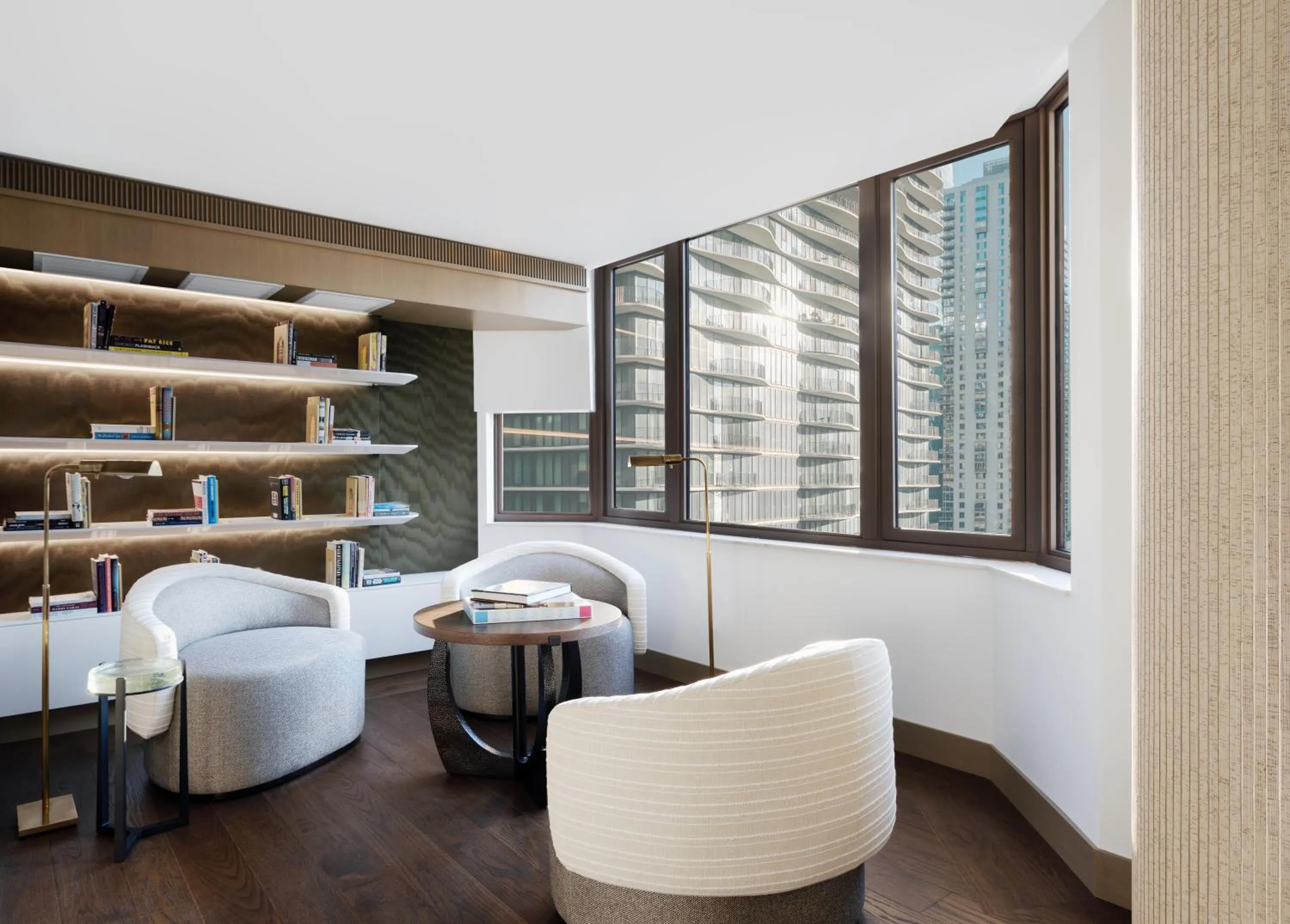 Lounge or bar in Fairmont Chicago Millennium Park