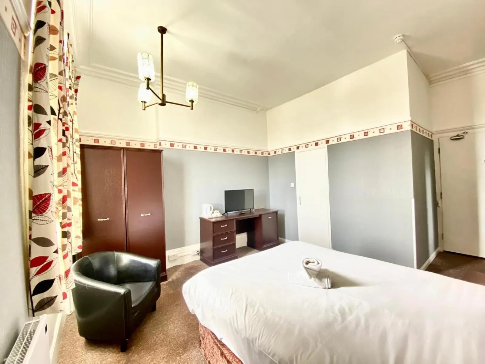 Bed in The Carlton Hotel