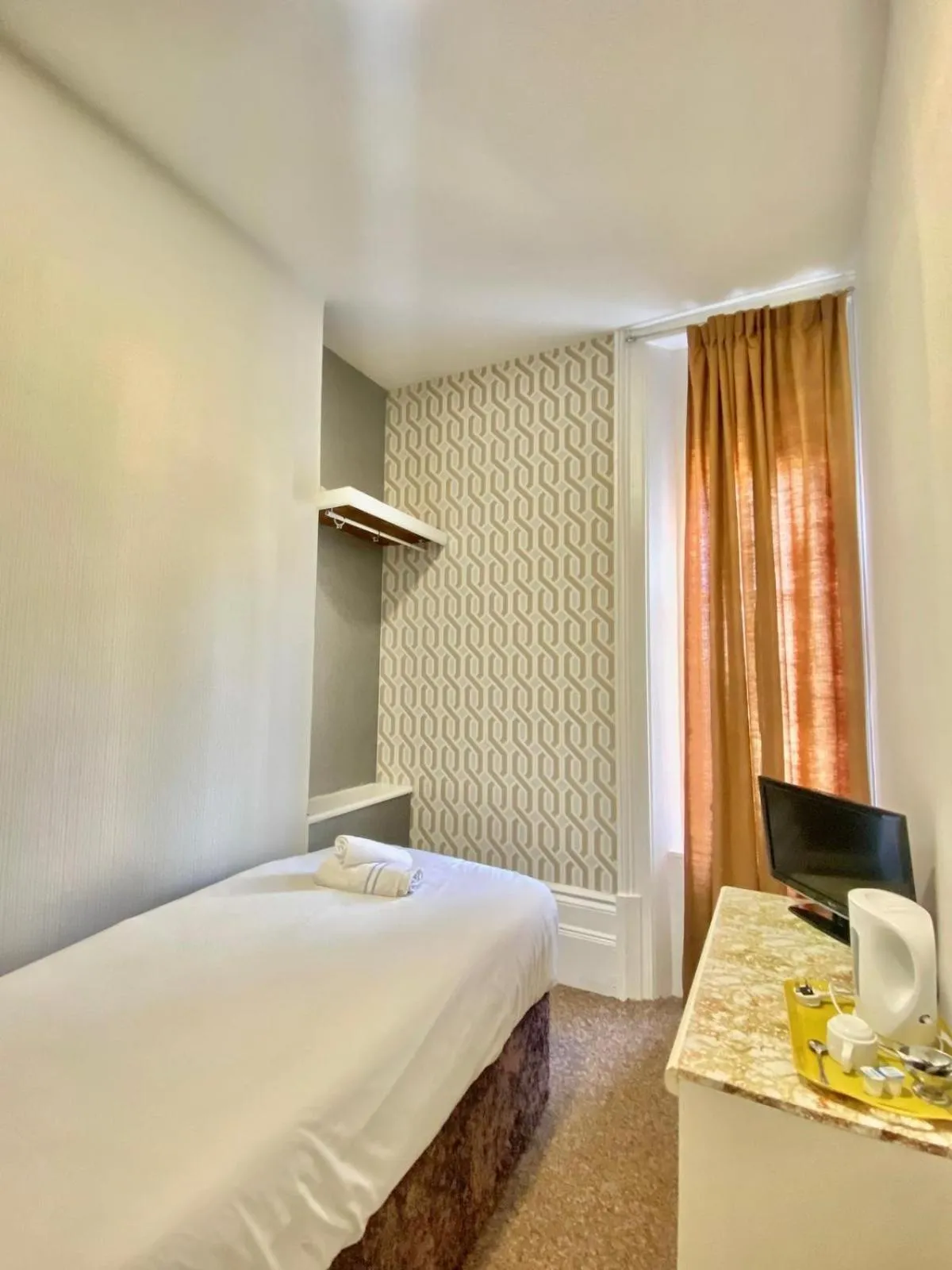 Bed in The Carlton Hotel