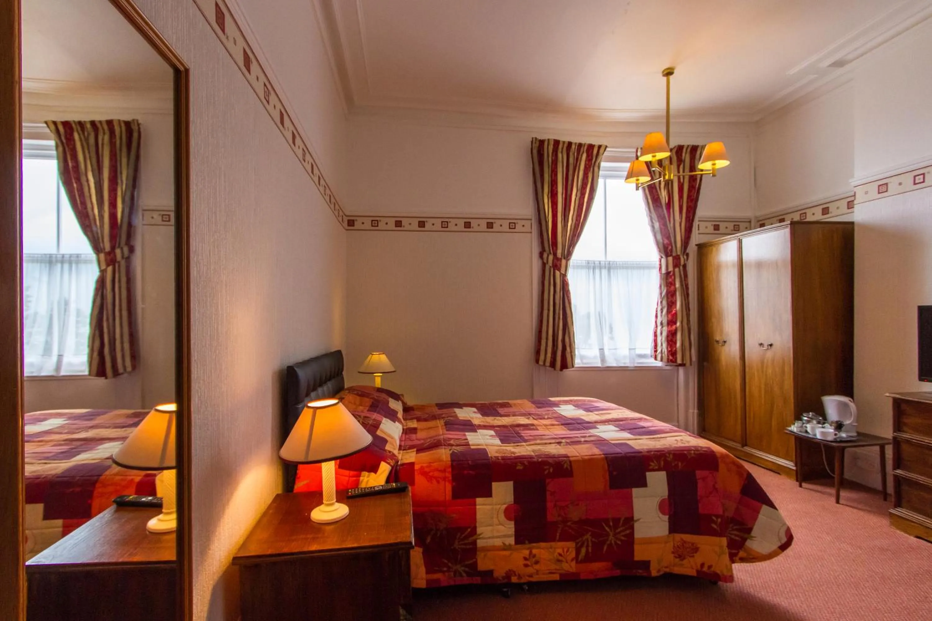 Bedroom, Bed in The Carlton Hotel