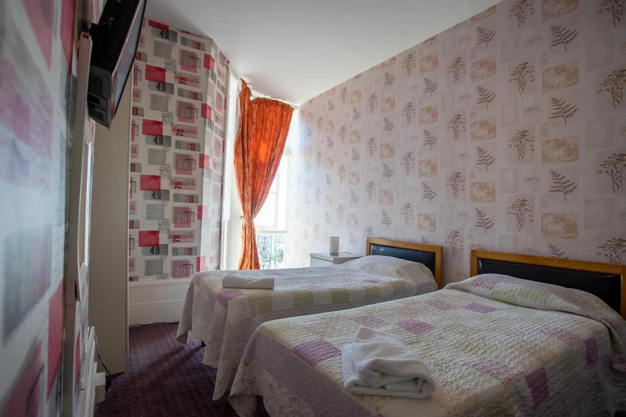 Bed in The Carlton Hotel