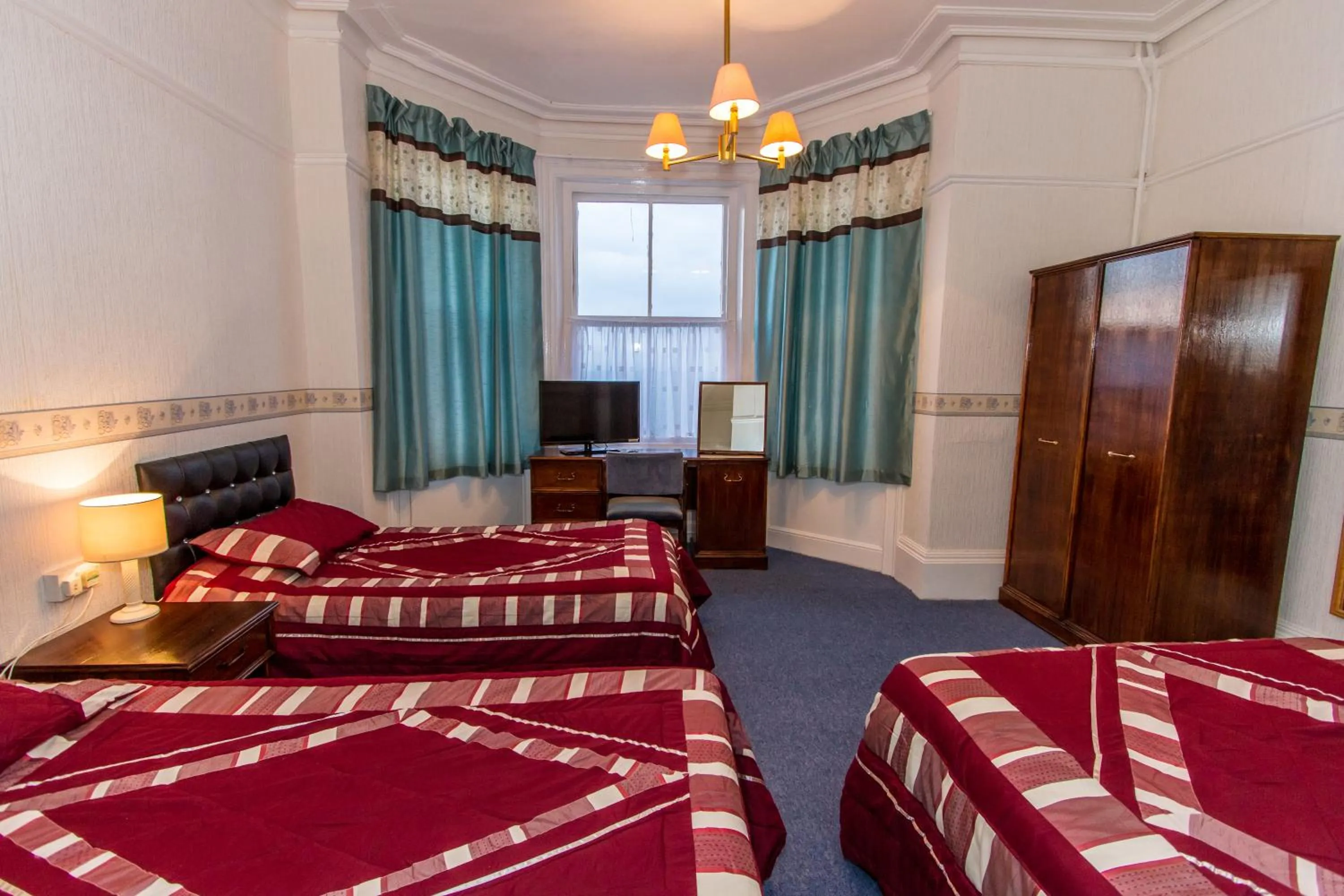 Bedroom, Bed in The Carlton Hotel