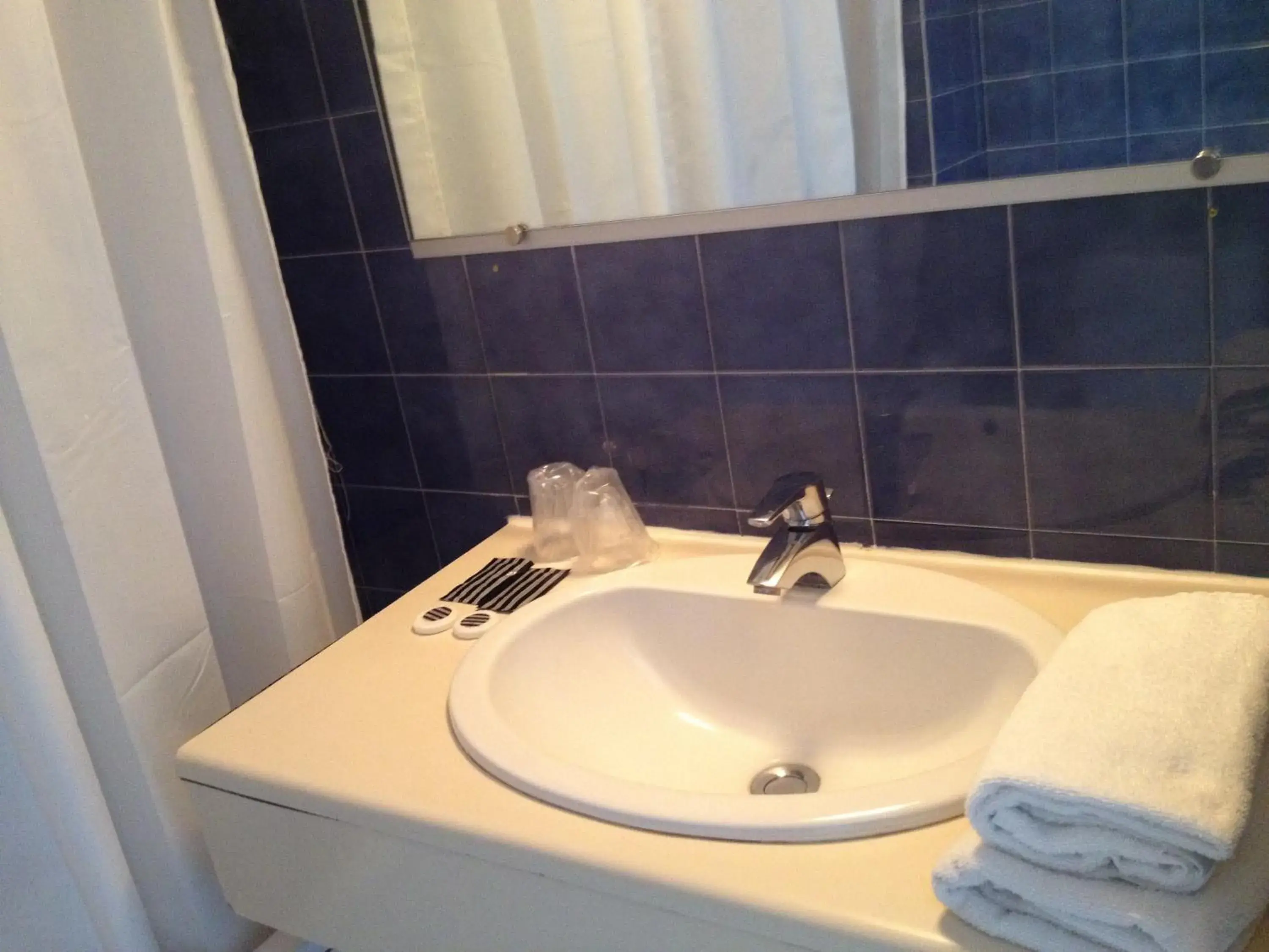 Double Room in The Carlton Hotel Double Room in The Carlton Hotel