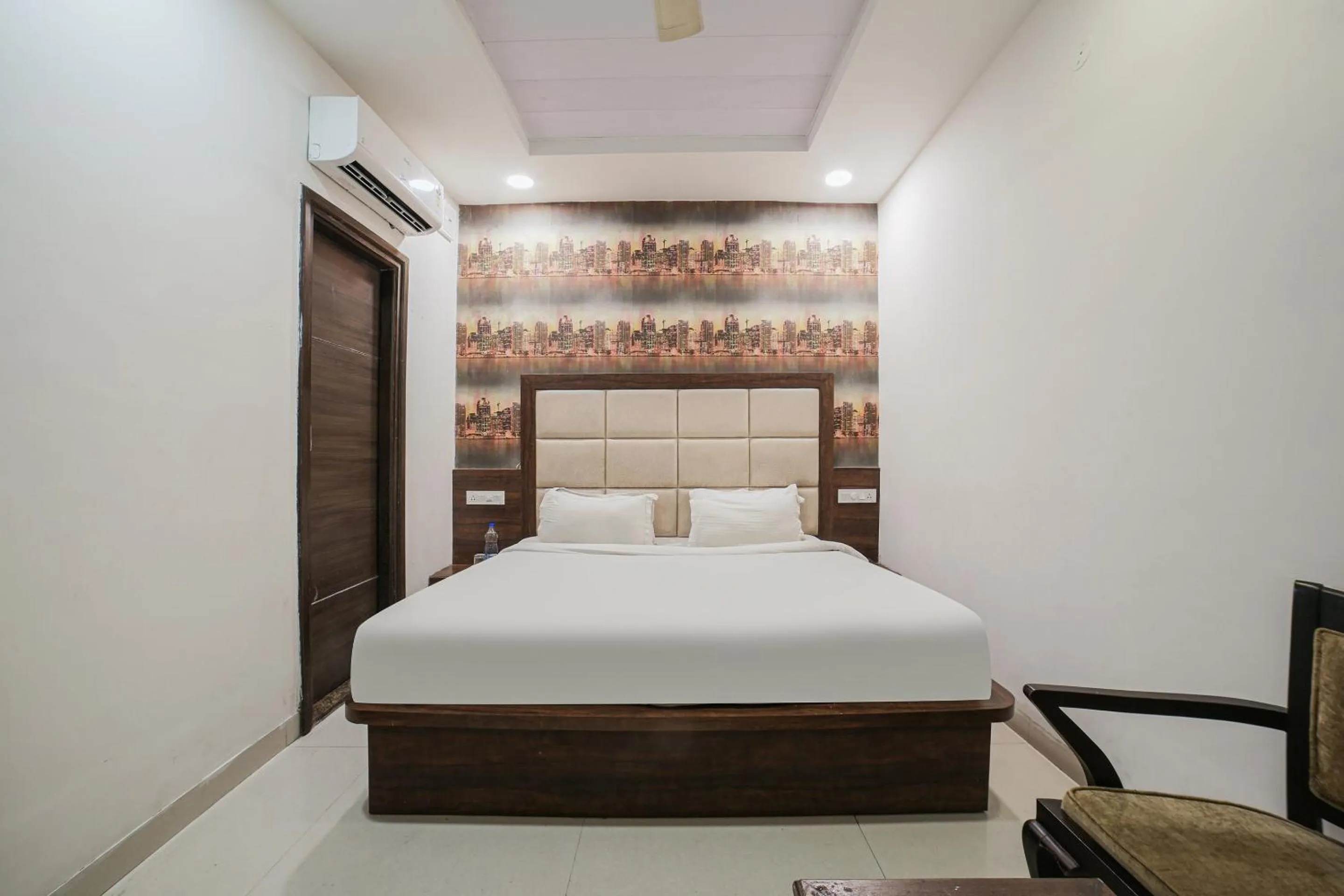 Bedroom, Bed in Townhouse Hollywood Heights