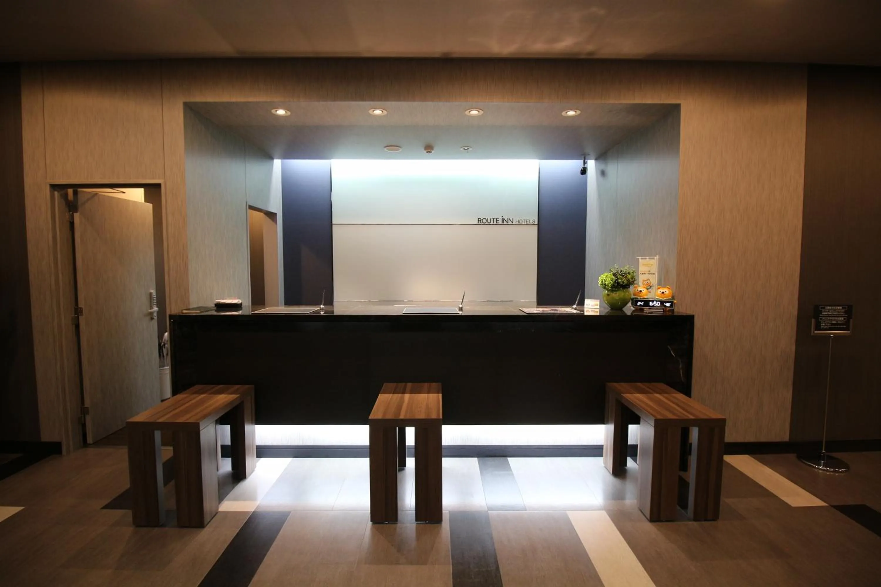 Lobby or reception in Hotel Route-Inn Tokyo Kamata -Ayamebashi-