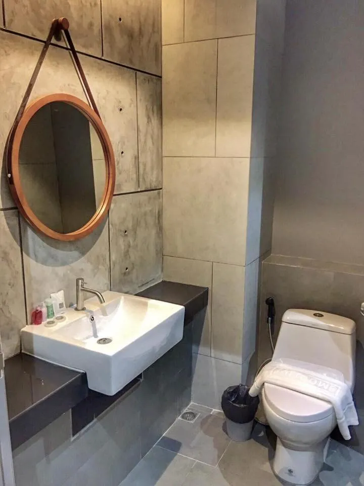 Toilet in Wara Boutique Hotel