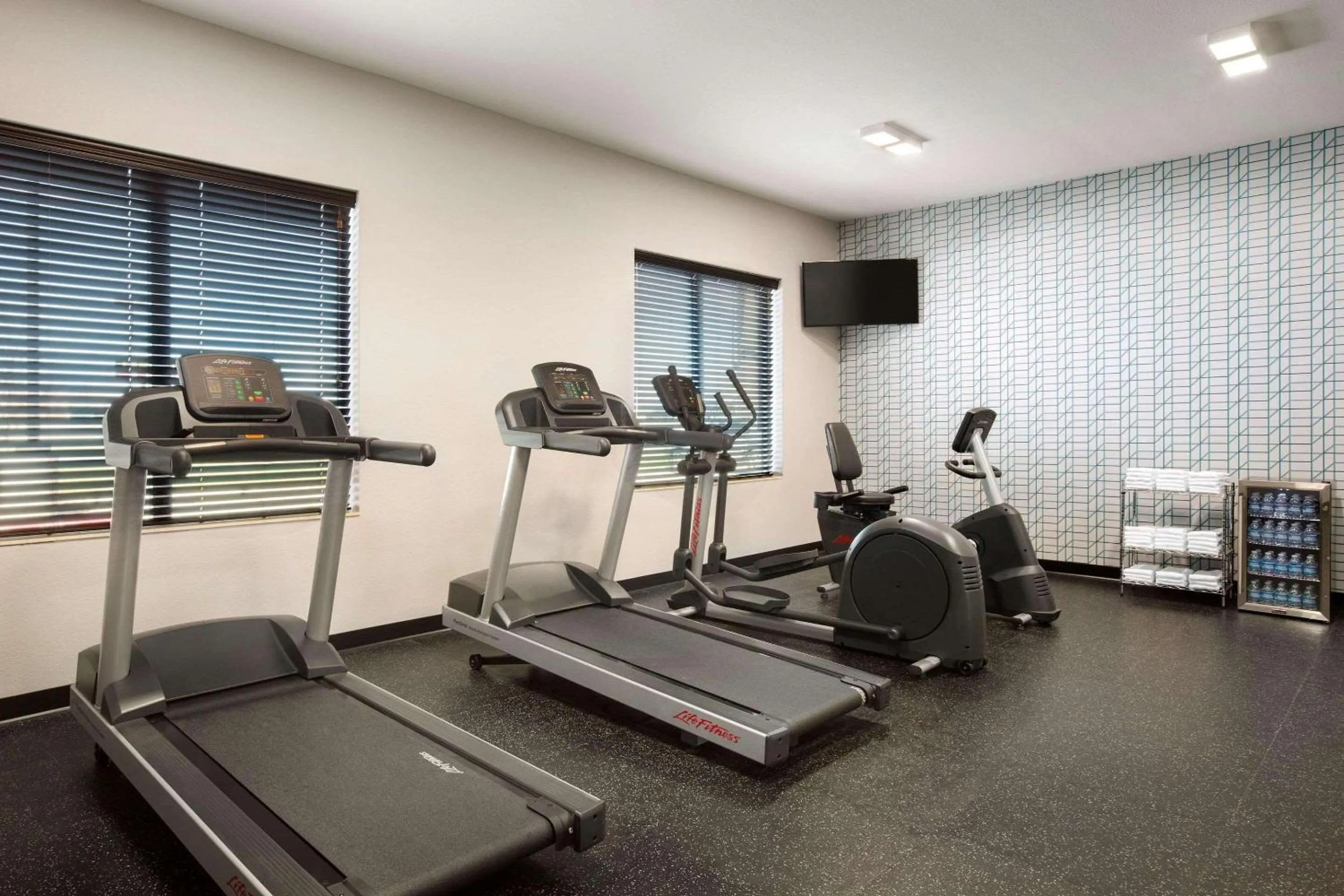Fitness centre/facilities in Country Inn & Suites by Radisson, New Braunfels, TX