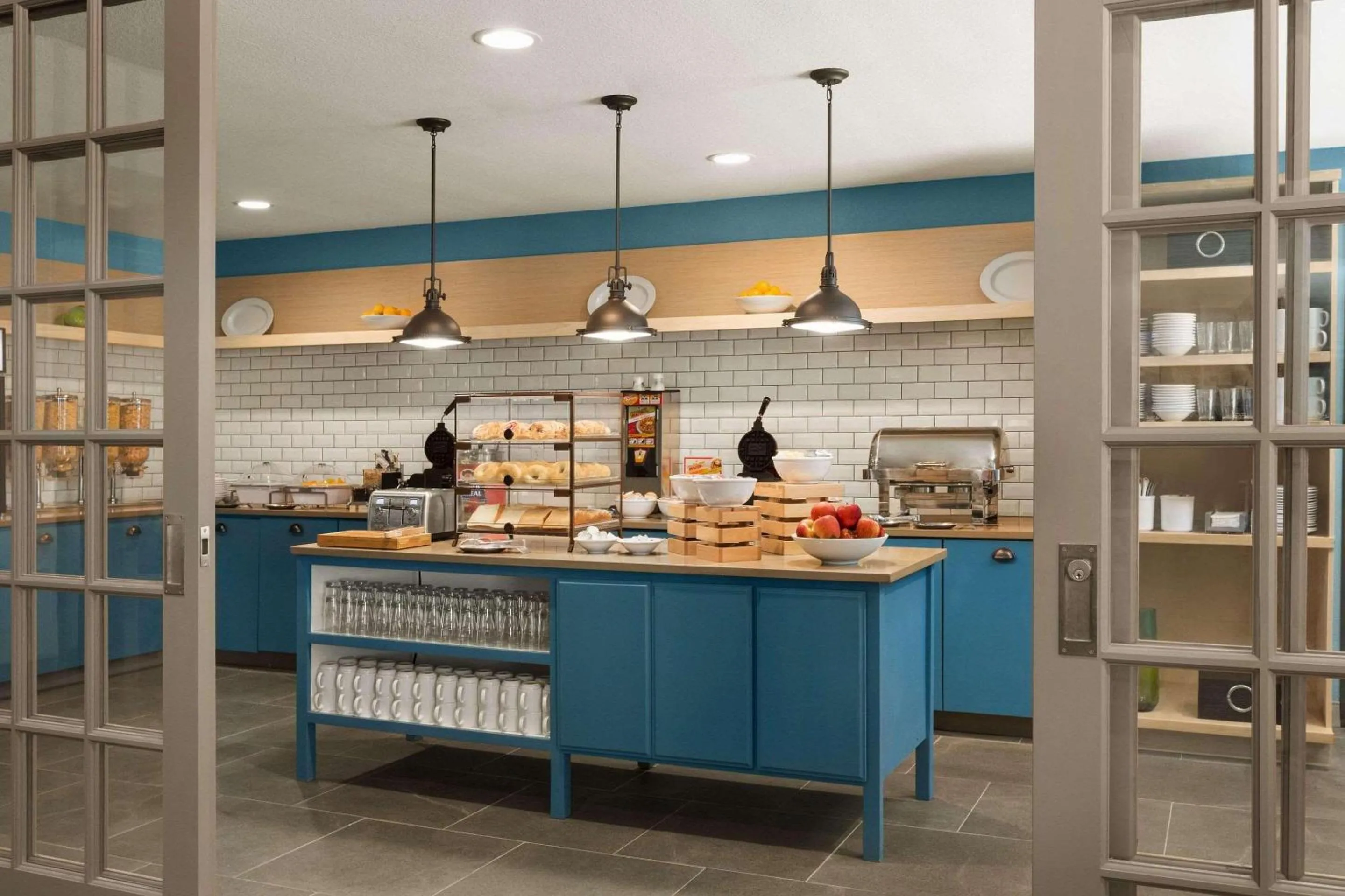 Breakfast in Country Inn & Suites by Radisson, New Braunfels, TX