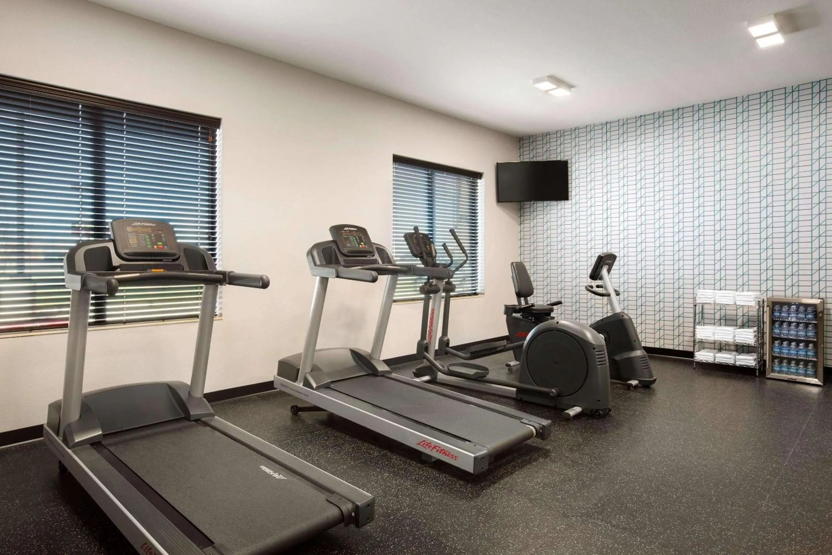 Fitness centre/facilities in Country Inn & Suites by Radisson, New Braunfels, TX