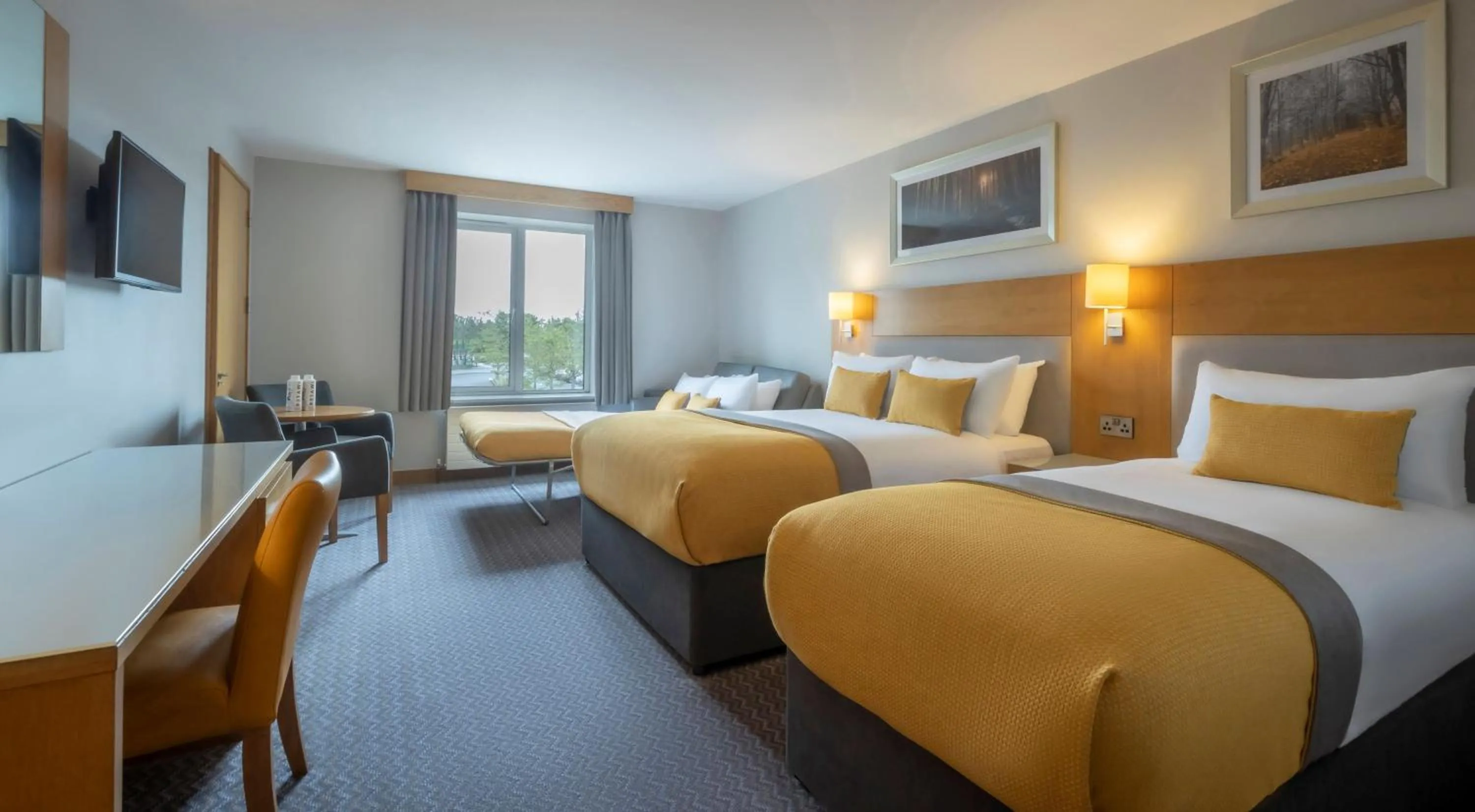 Bedroom, Bed in Maldron Hotel Portlaoise