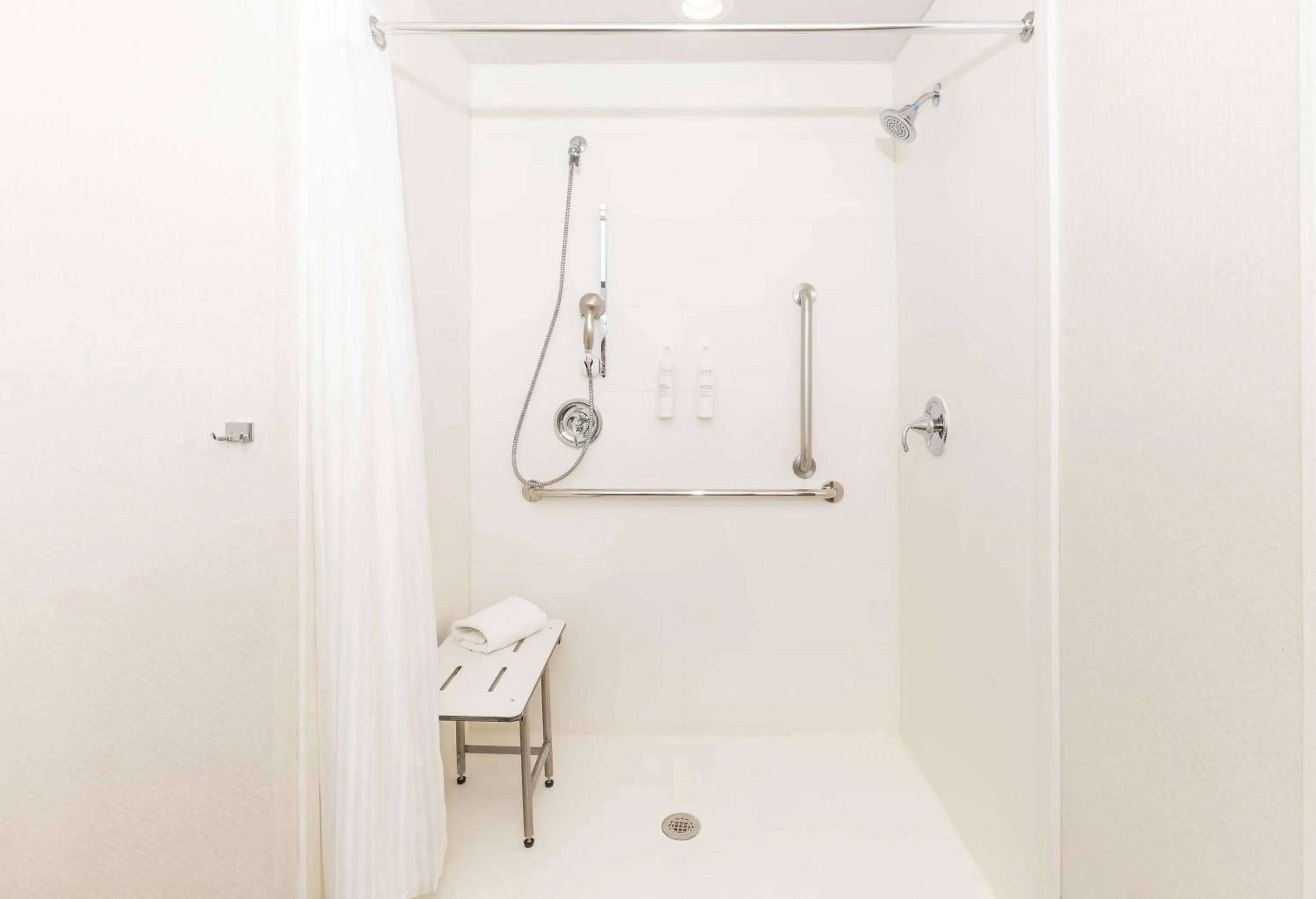 Bathroom in Hilton Garden Inn Austin Airport