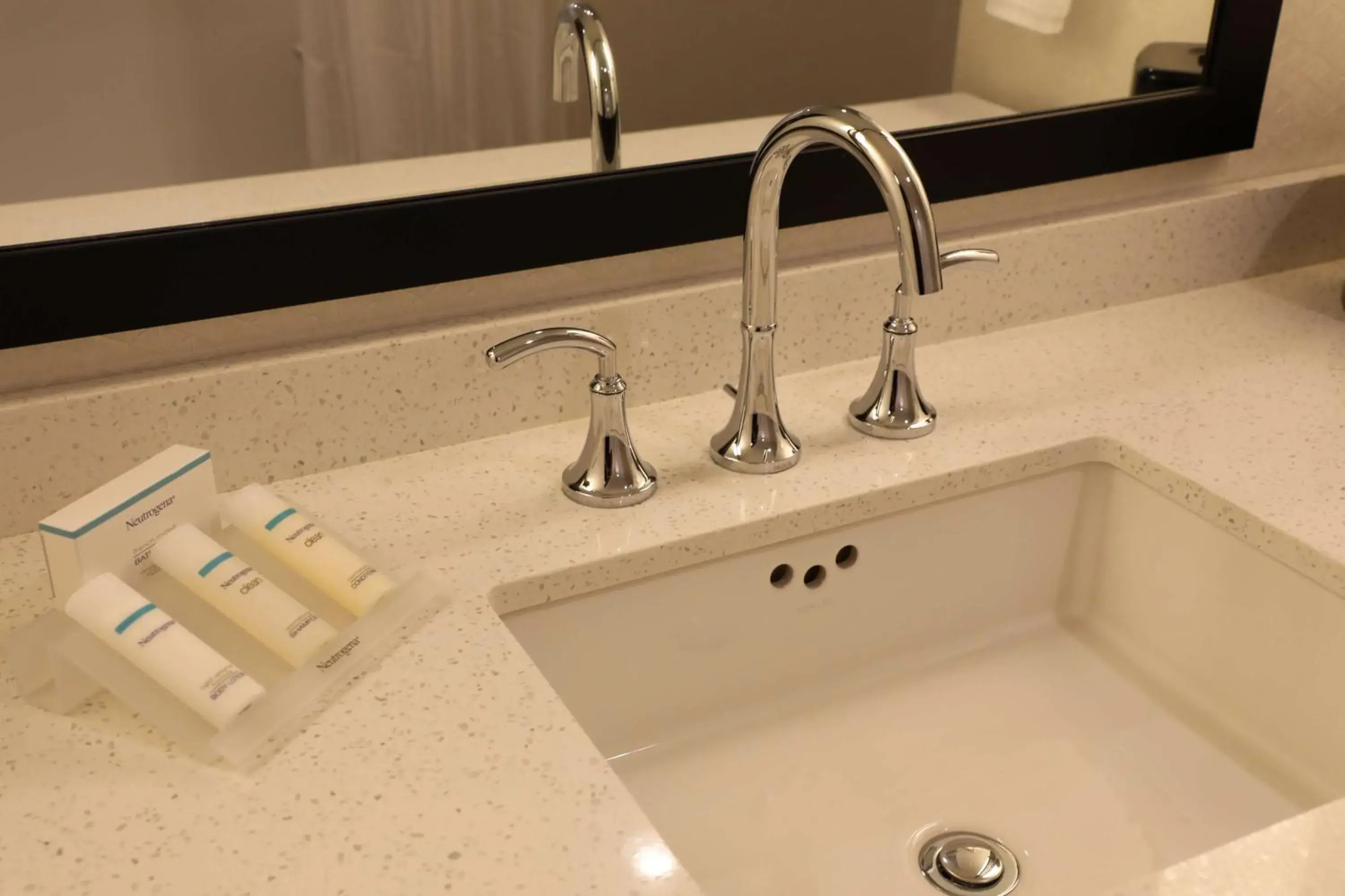 King Room with Tub - Mobility and Hearing Access in Hilton Garden Inn Austin Airport King Room with Tub - Mobility and Hearing Access in Hilton Garden Inn Austin Airport