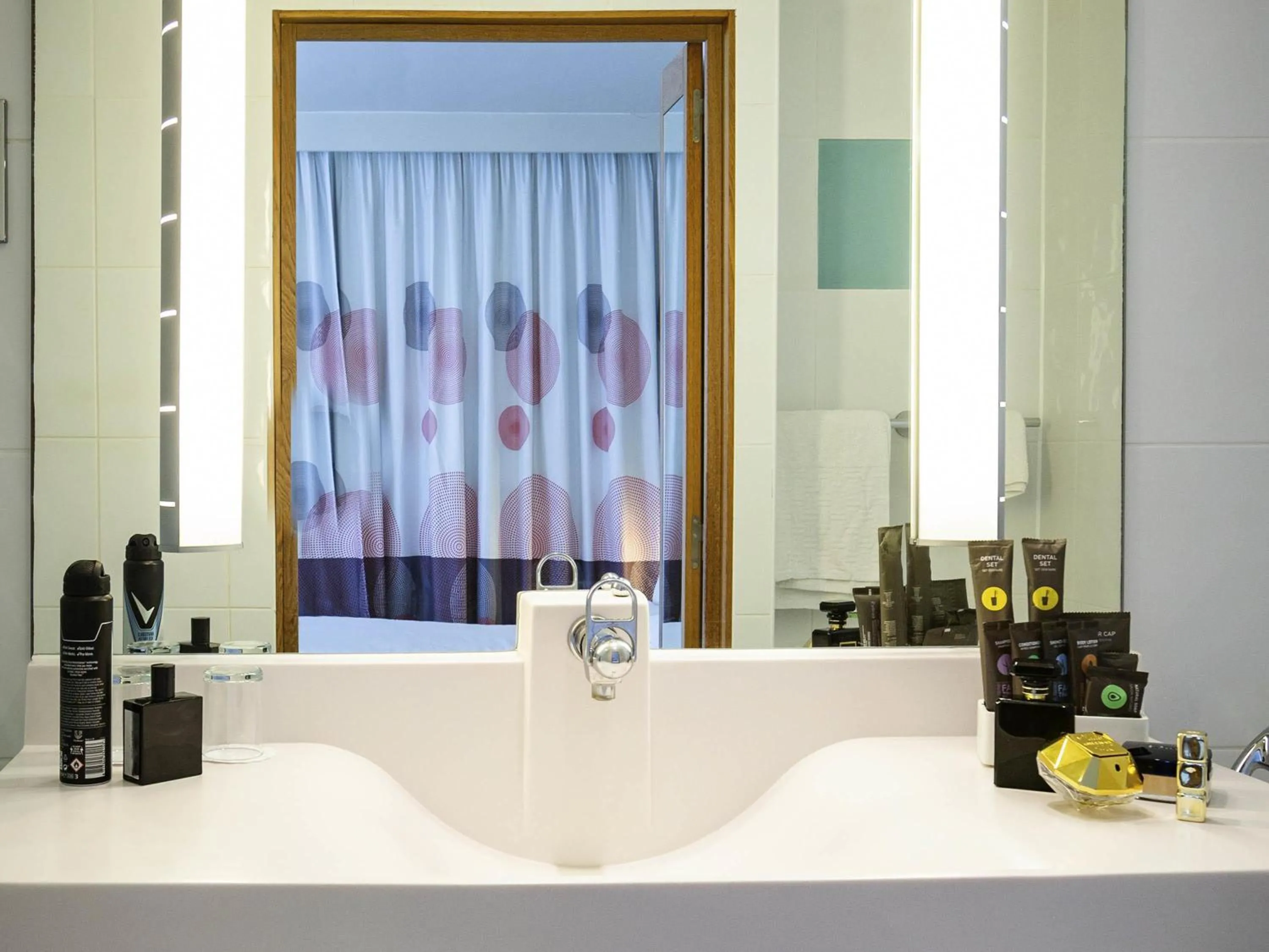 Bedroom in Novotel Reading Centre