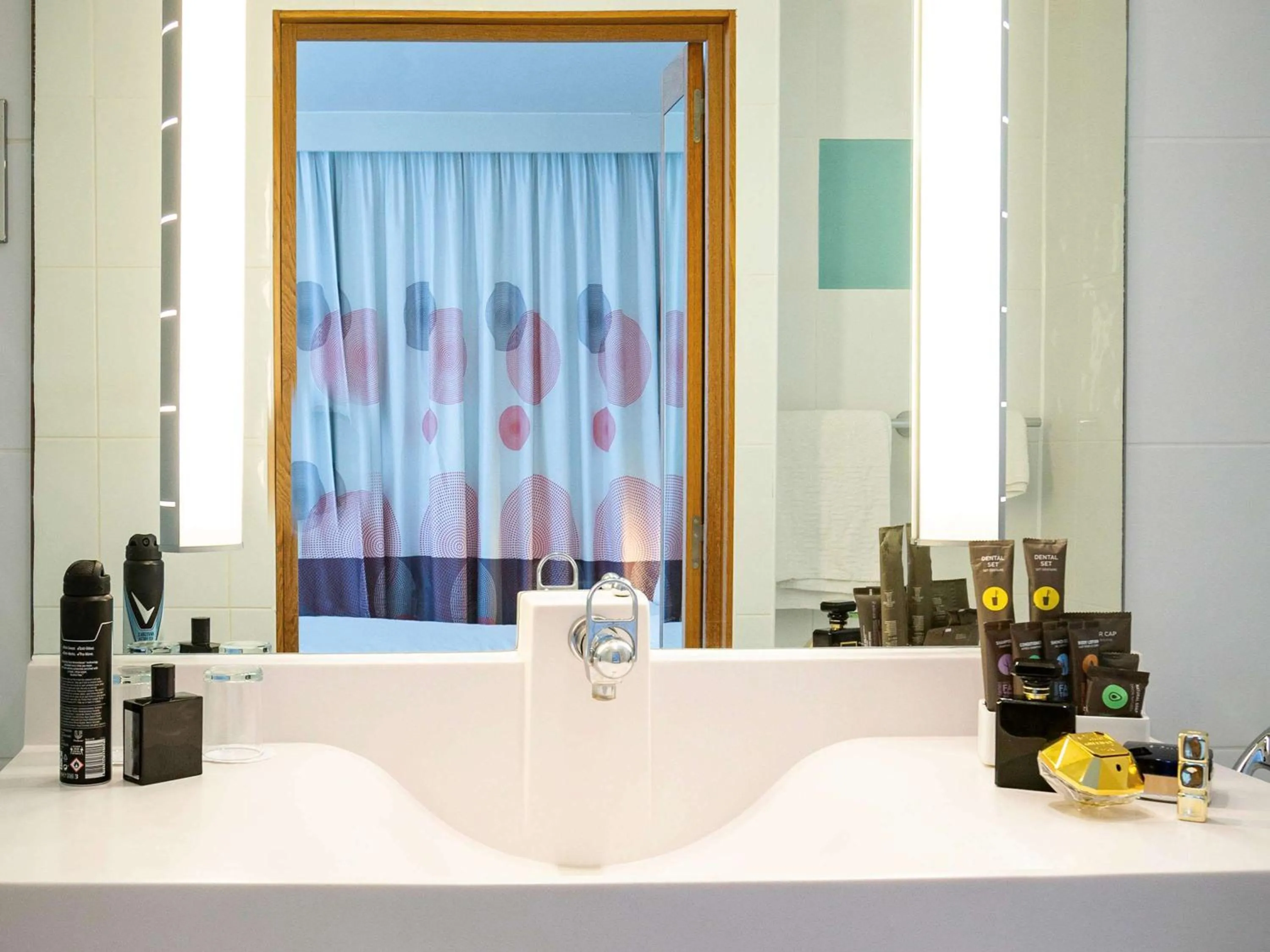 Bathroom in Novotel Reading Centre