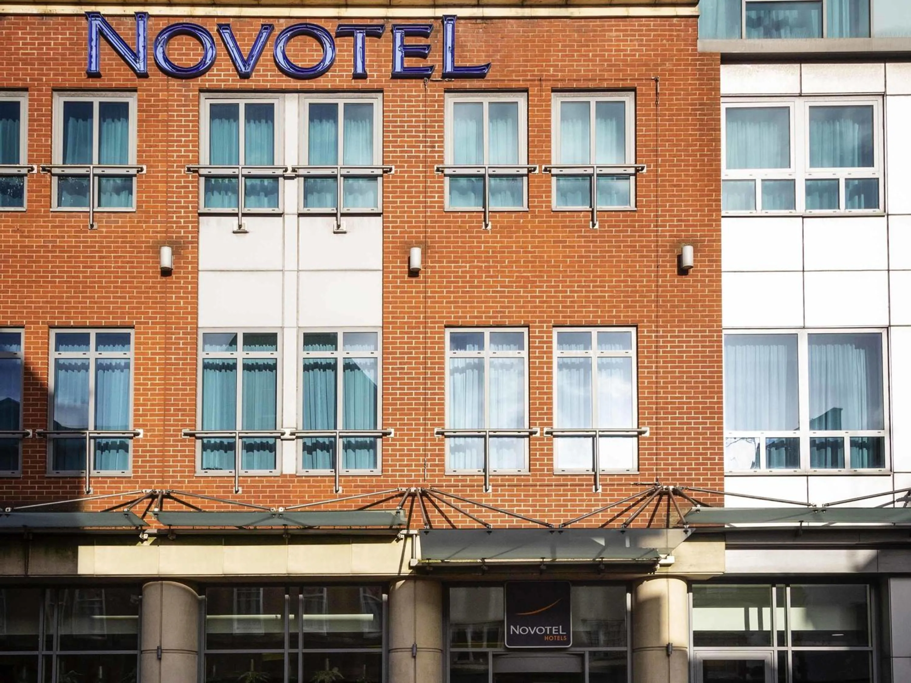 Property building in Novotel Reading Centre
