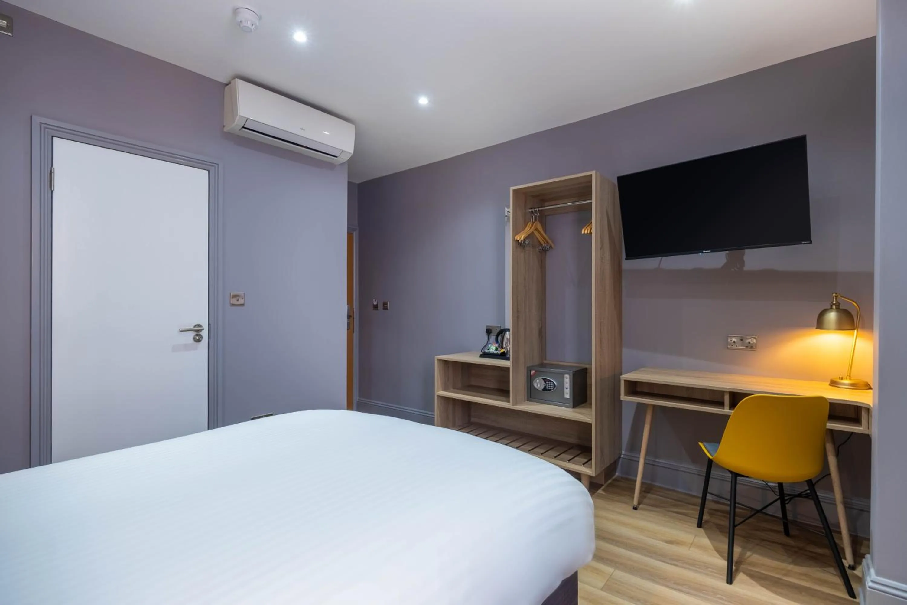 Bedroom, Bed in Comfort Inn Edgware Road W2