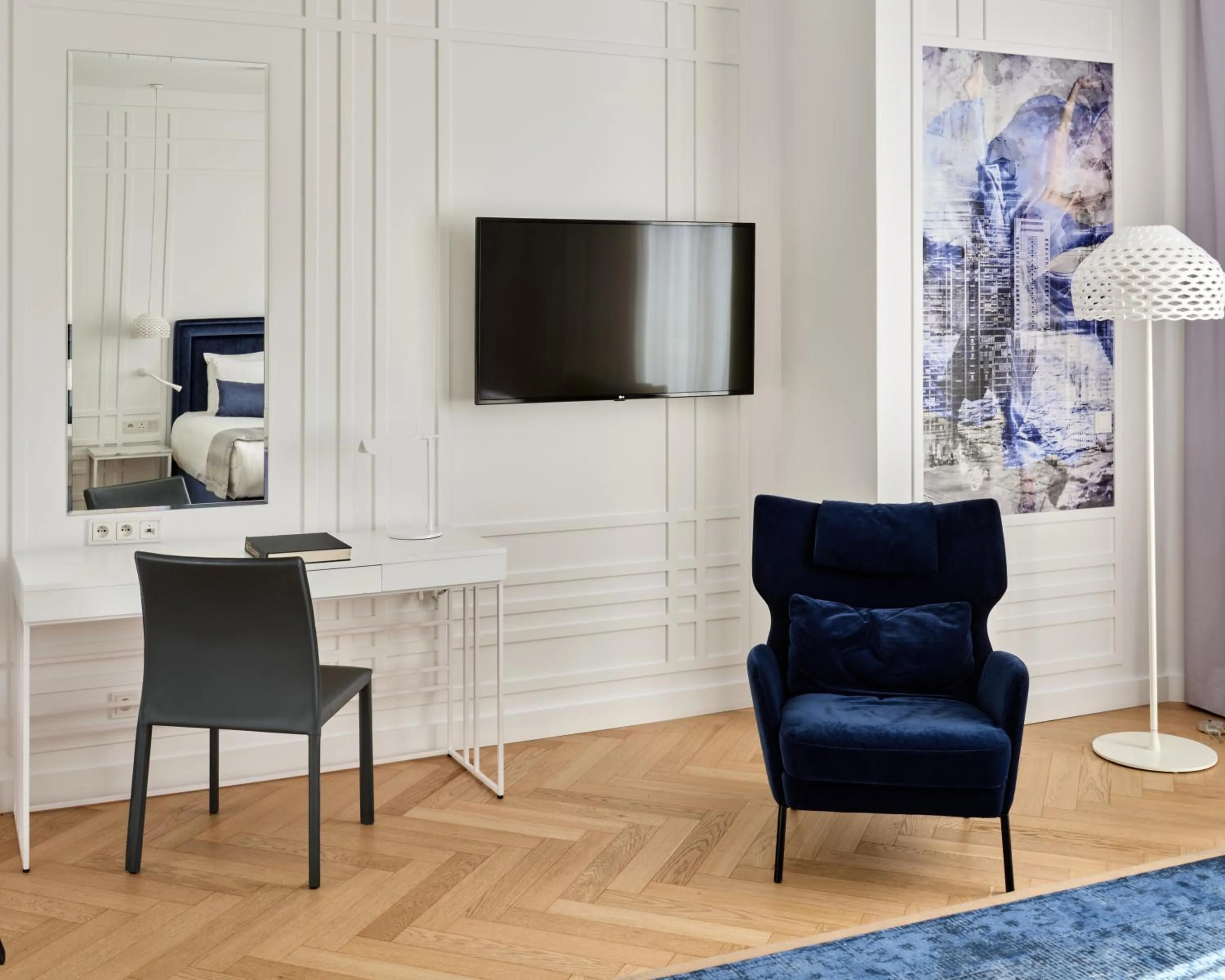 TV and multimedia in Hotel Indigo Warsaw Nowy Świat by IHG