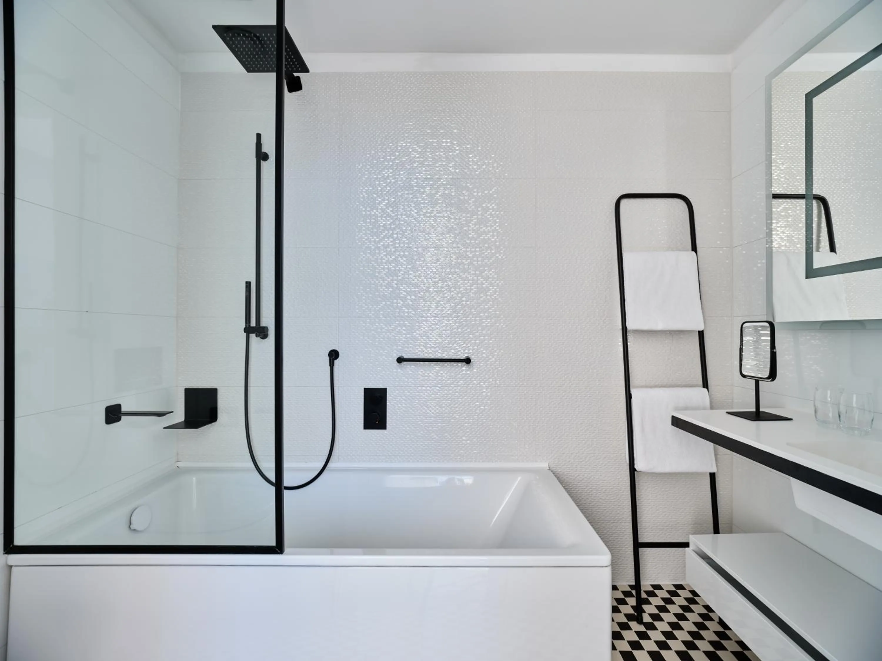 Bathroom in Hotel Indigo Warsaw Nowy Świat by IHG