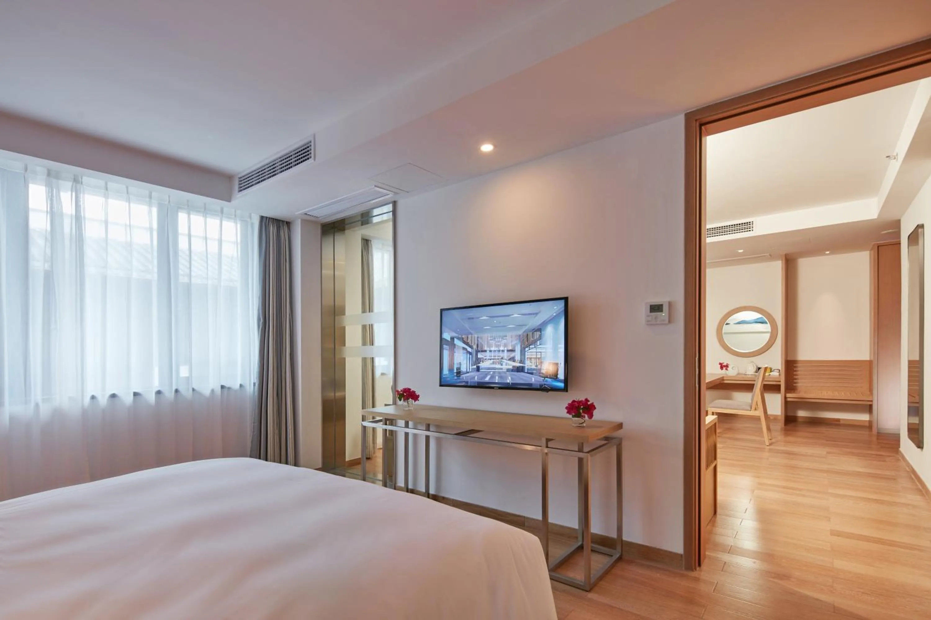 Photo of the whole room in Holiday Inn Express Zhejiang Qianxia Lake by IHG