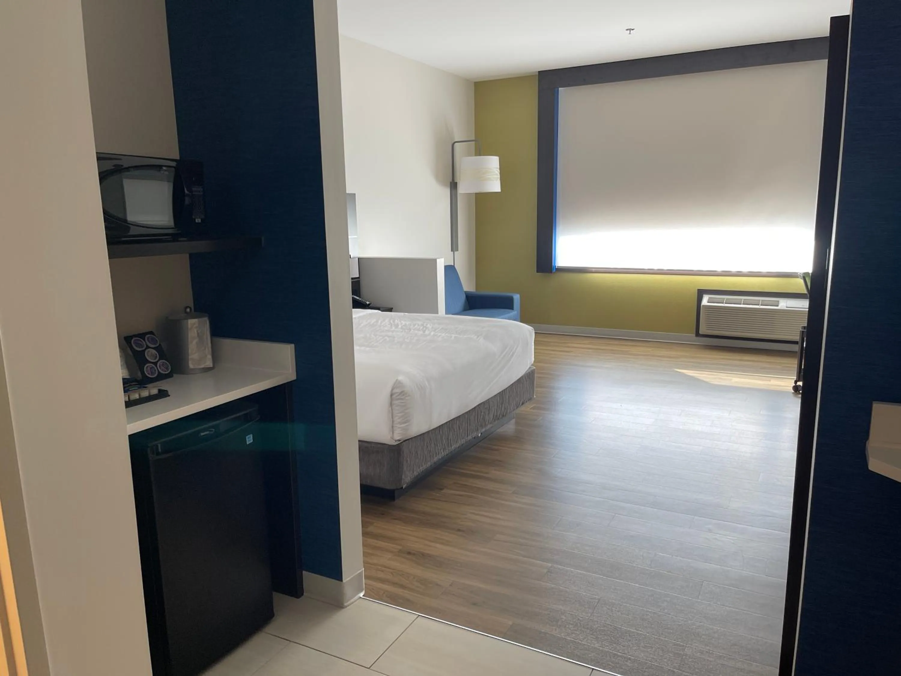 Photo of the whole room, Bed in Holiday Inn Express & Suites - Gatineau - Ottawa by IHG