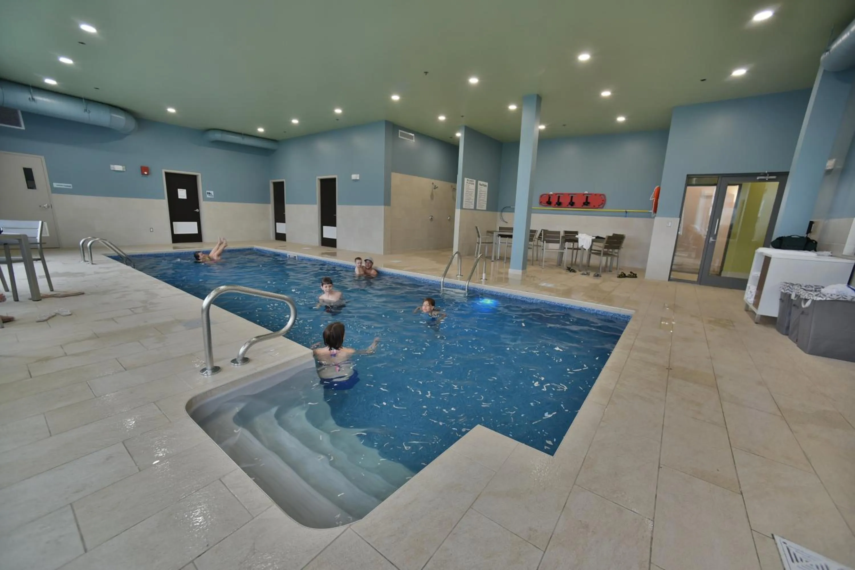 Swimming pool in Holiday Inn Express & Suites - Gatineau - Ottawa by IHG