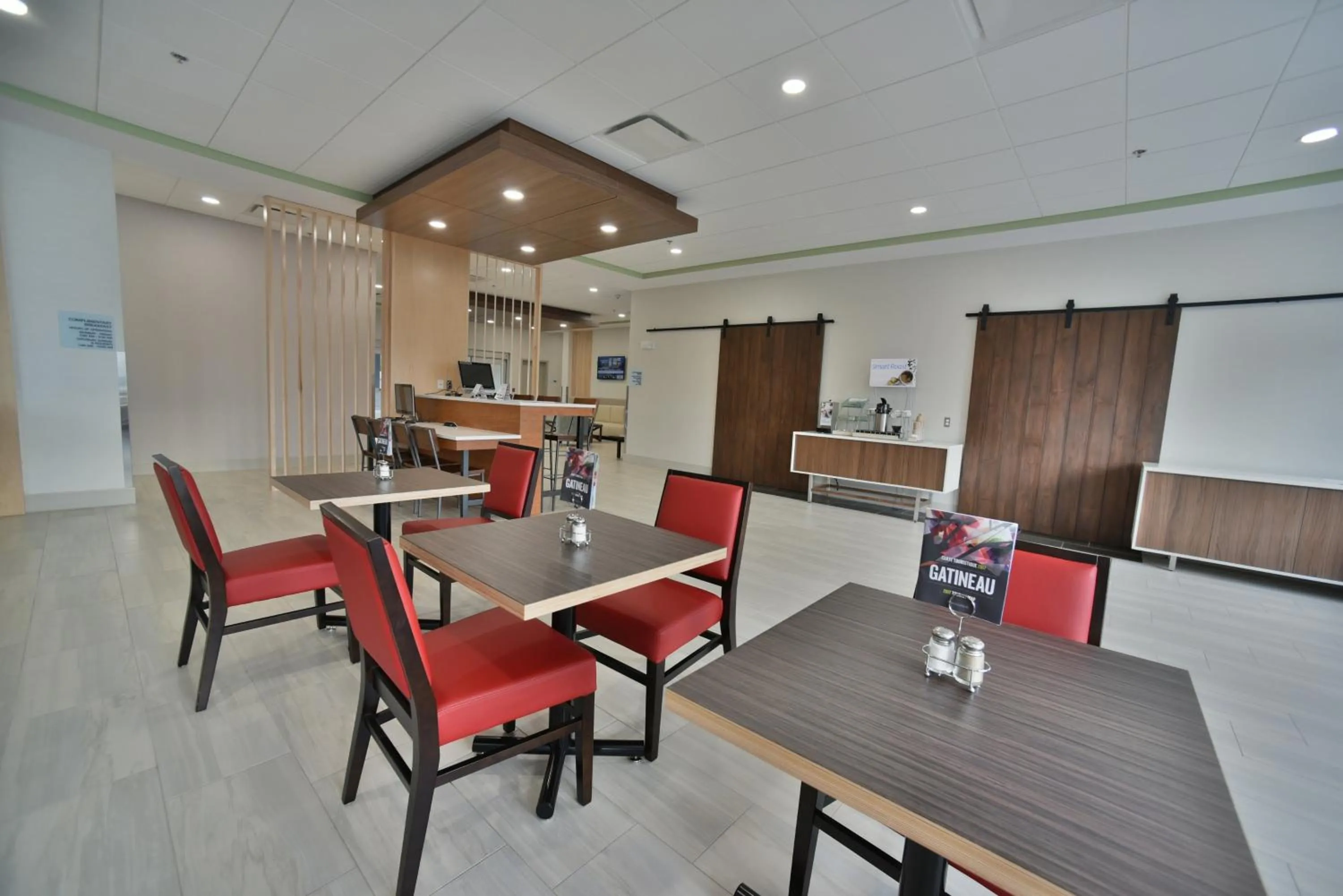 Restaurant/places to eat in Holiday Inn Express & Suites - Gatineau - Ottawa by IHG