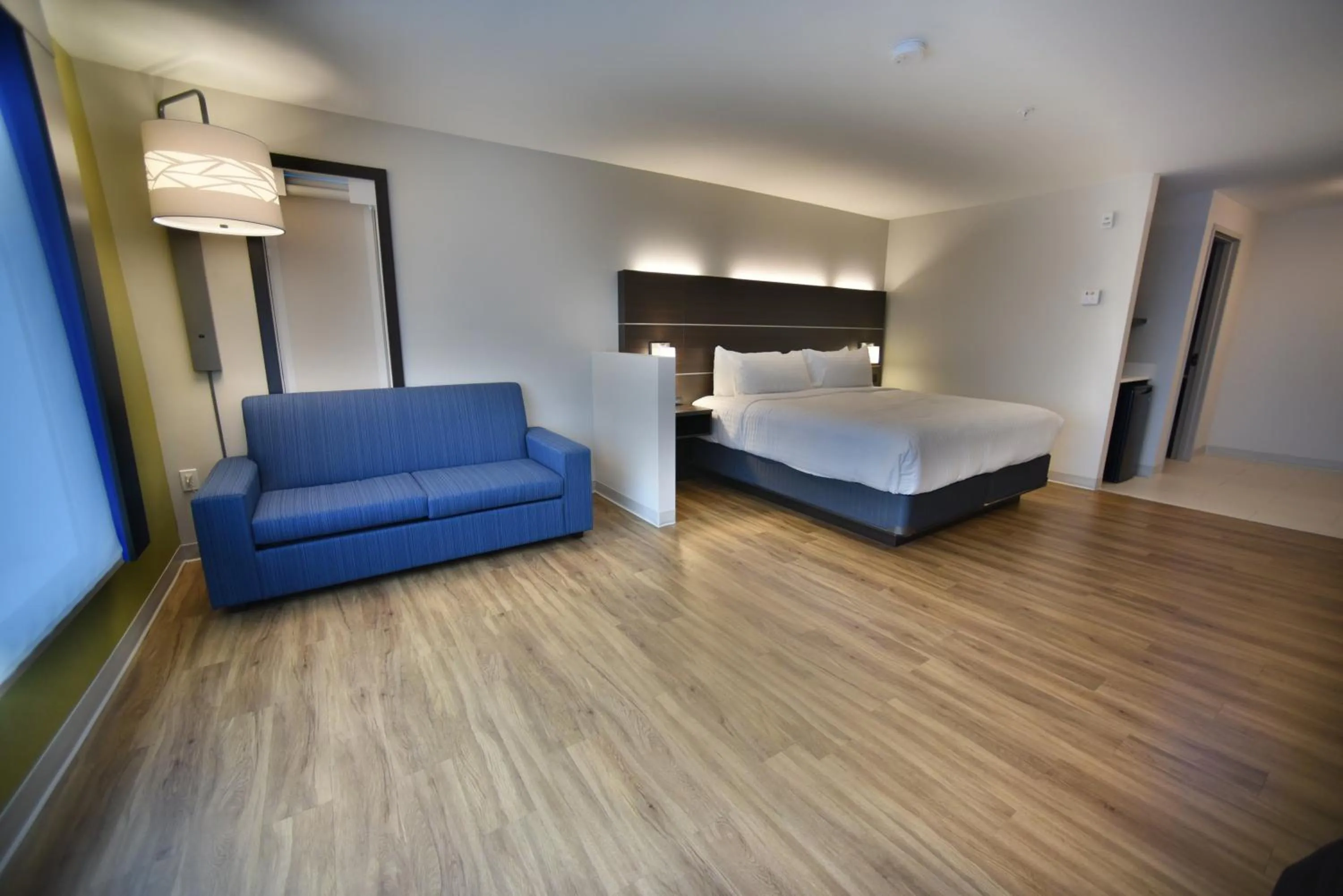 Photo of the whole room, Bed in Holiday Inn Express & Suites - Gatineau - Ottawa by IHG