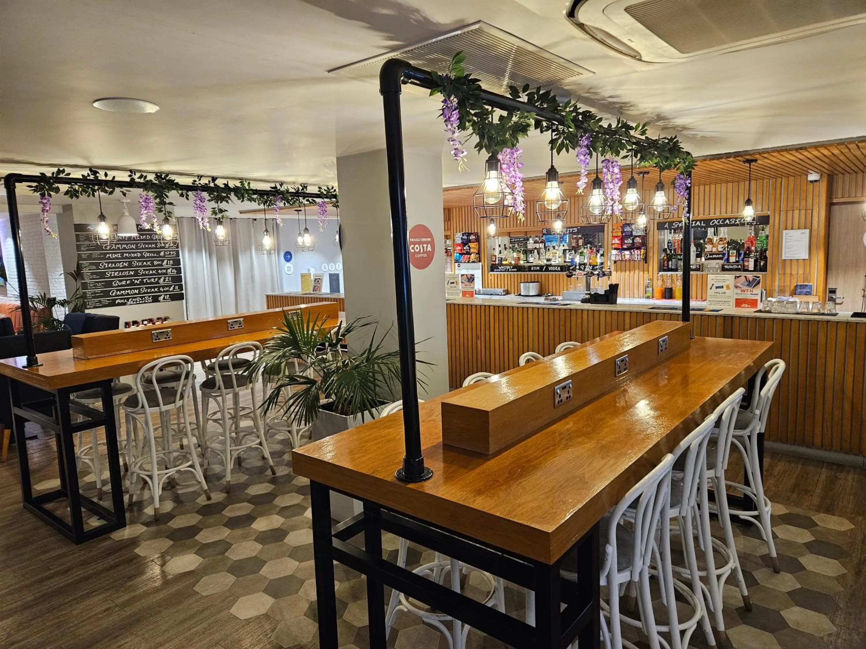 Restaurant/places to eat in Holiday Inn Express - Wigan by IHG