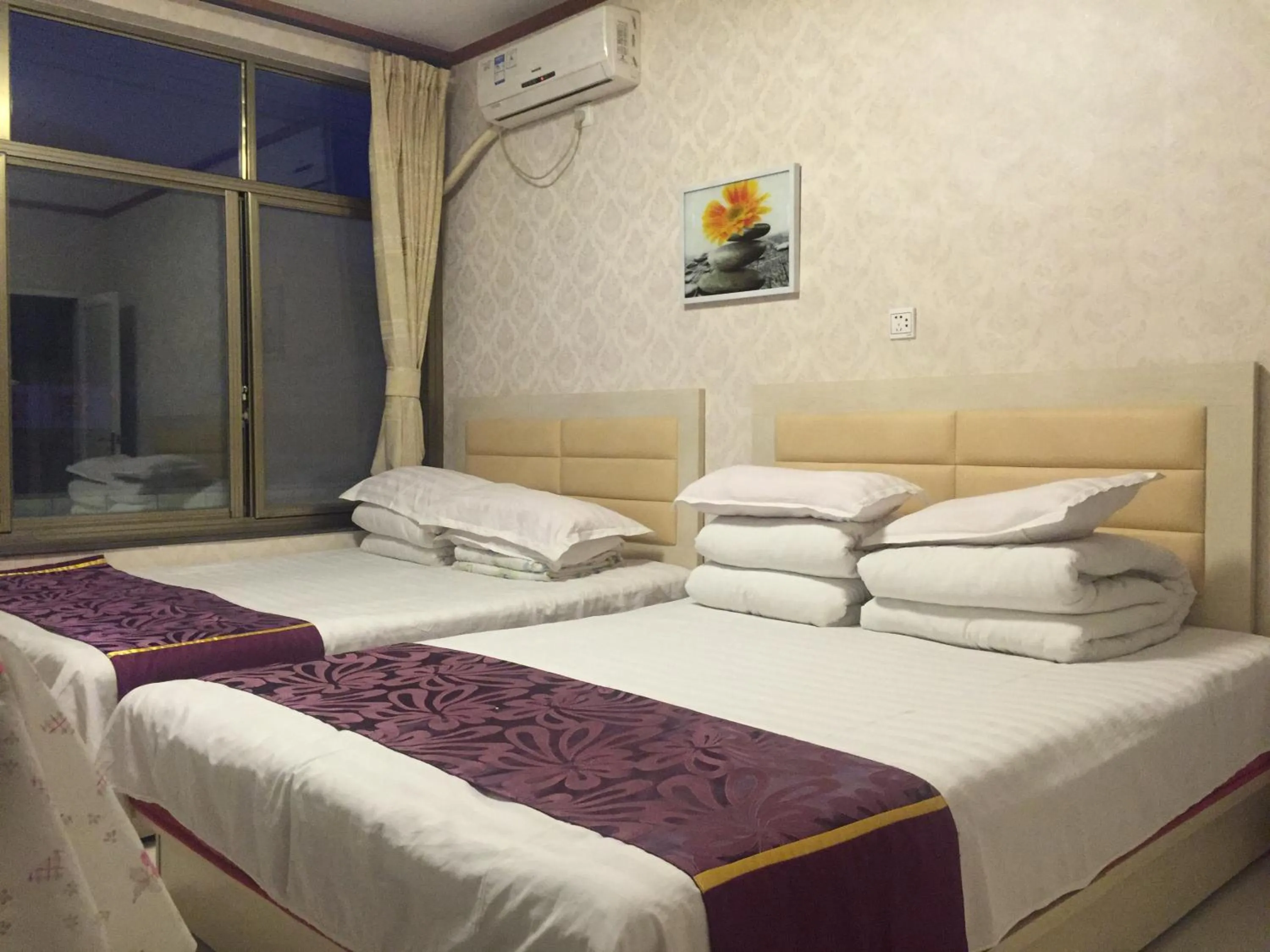 Property building, Bed in Huangyaguan Great Wall Li Bo Home Hotel