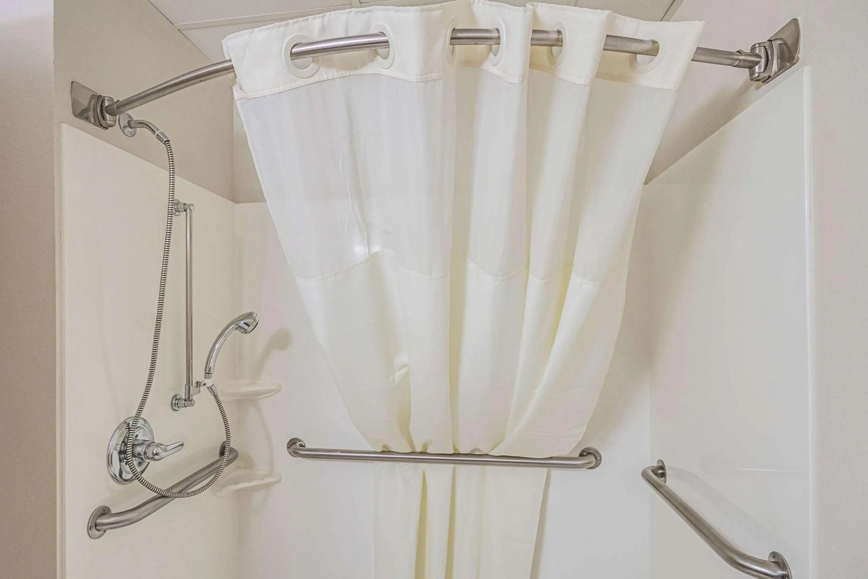 Bathroom in Quality Inn Berea