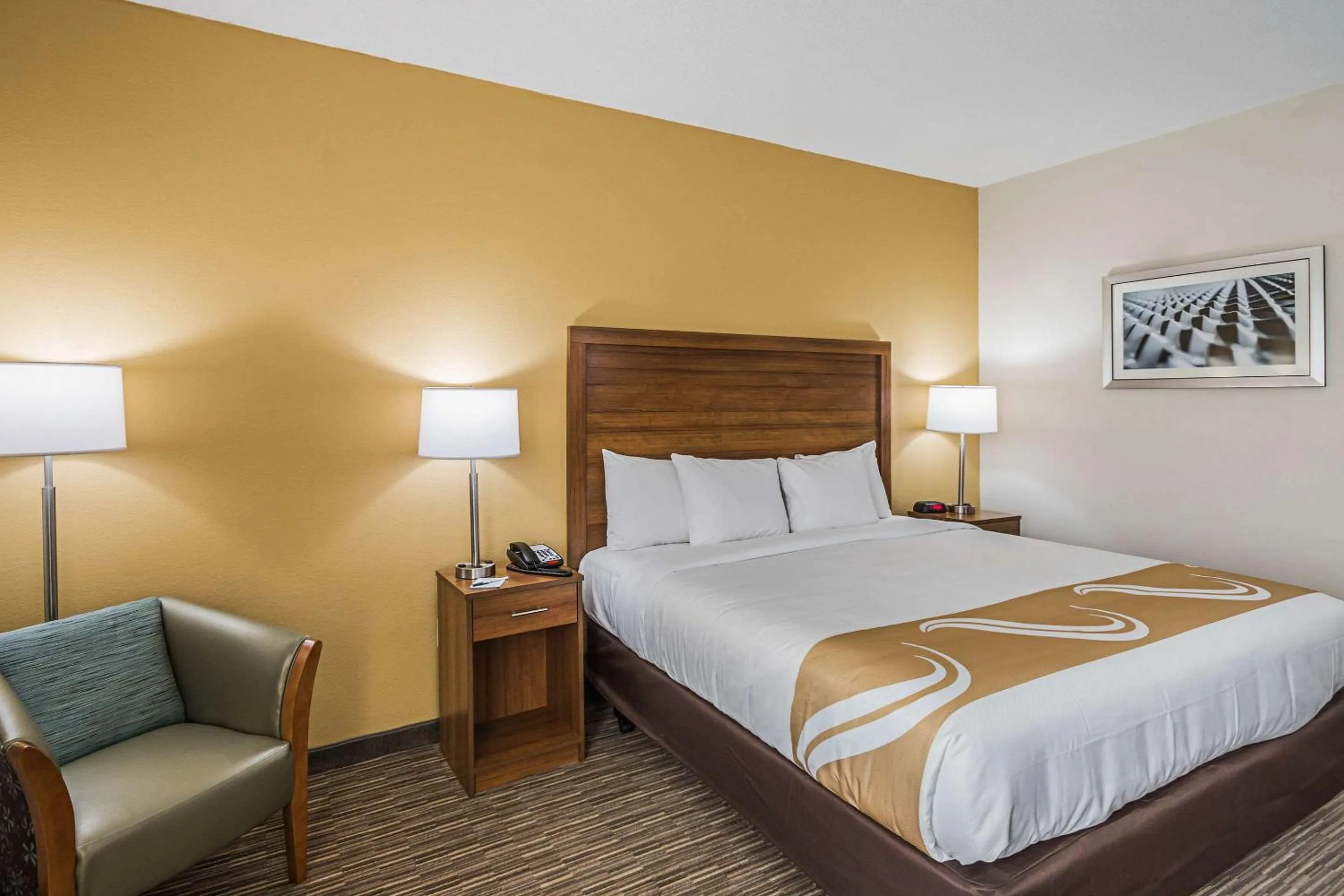 Photo of the whole room, Bed in Quality Inn Berea