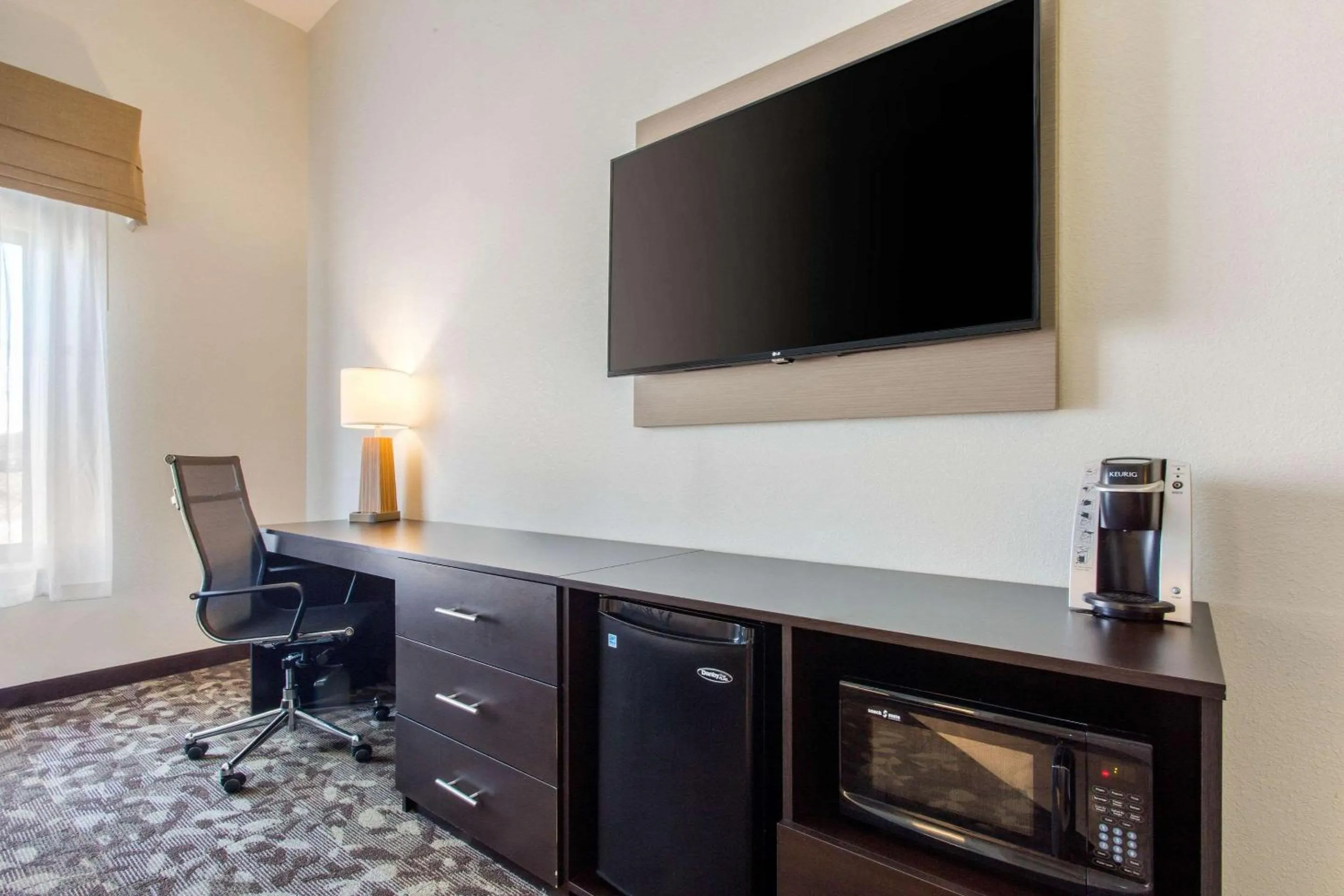 Bedroom in Sleep Inn & Suites Middletown - Goshen