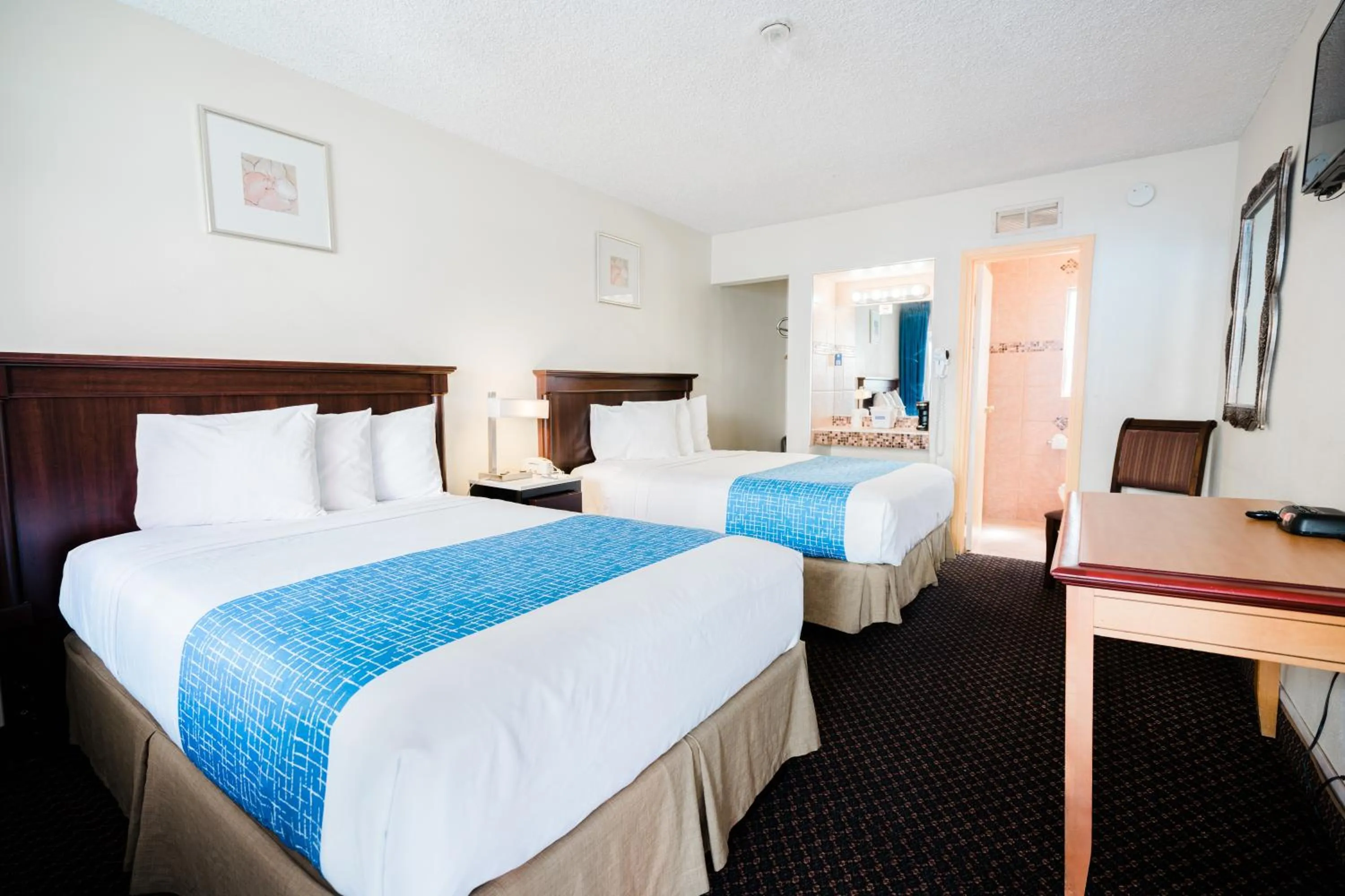 Photo of the whole room, Bed in Travelodge by Wyndham Las Vegas