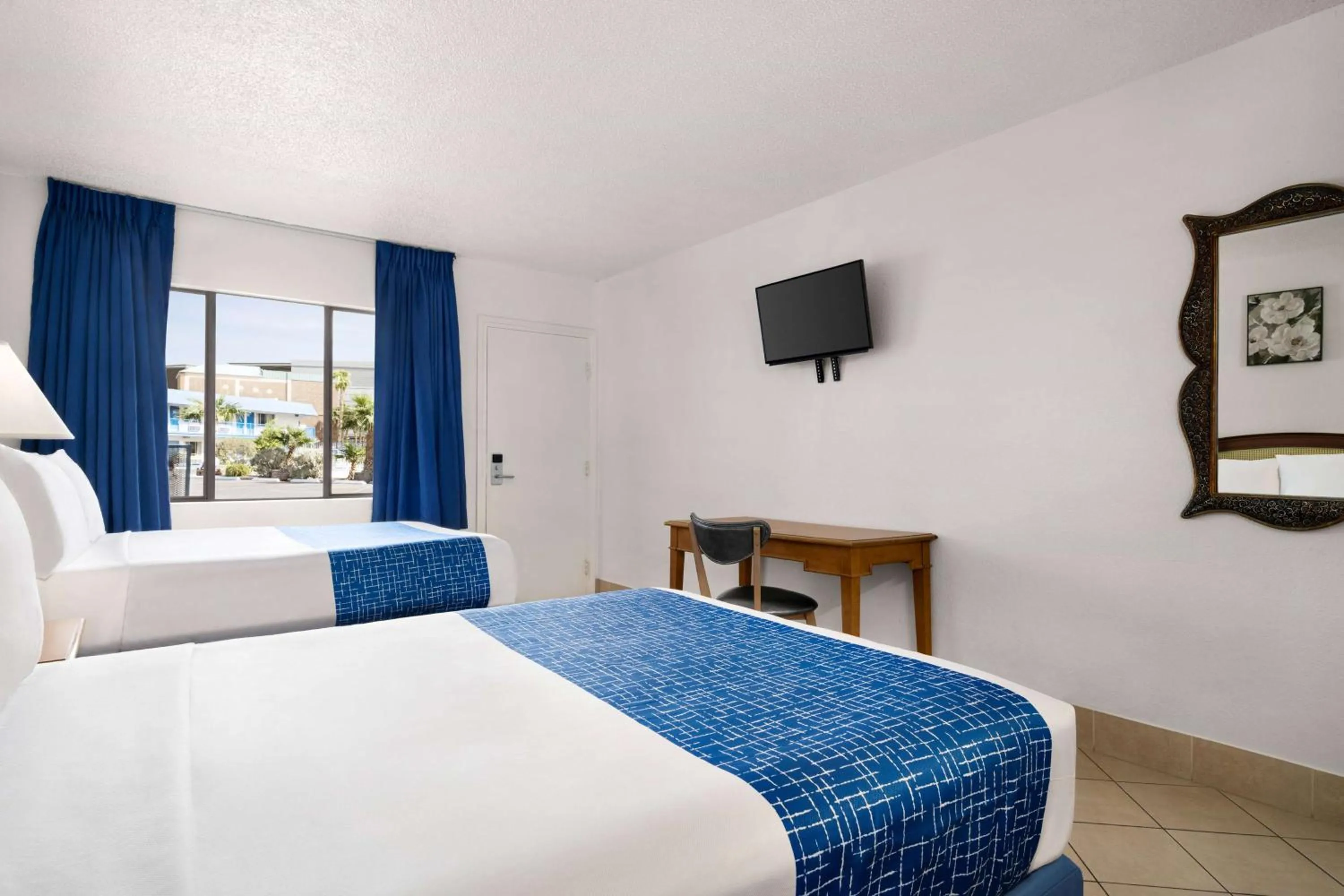 Photo of the whole room, Bed in Travelodge by Wyndham Las Vegas