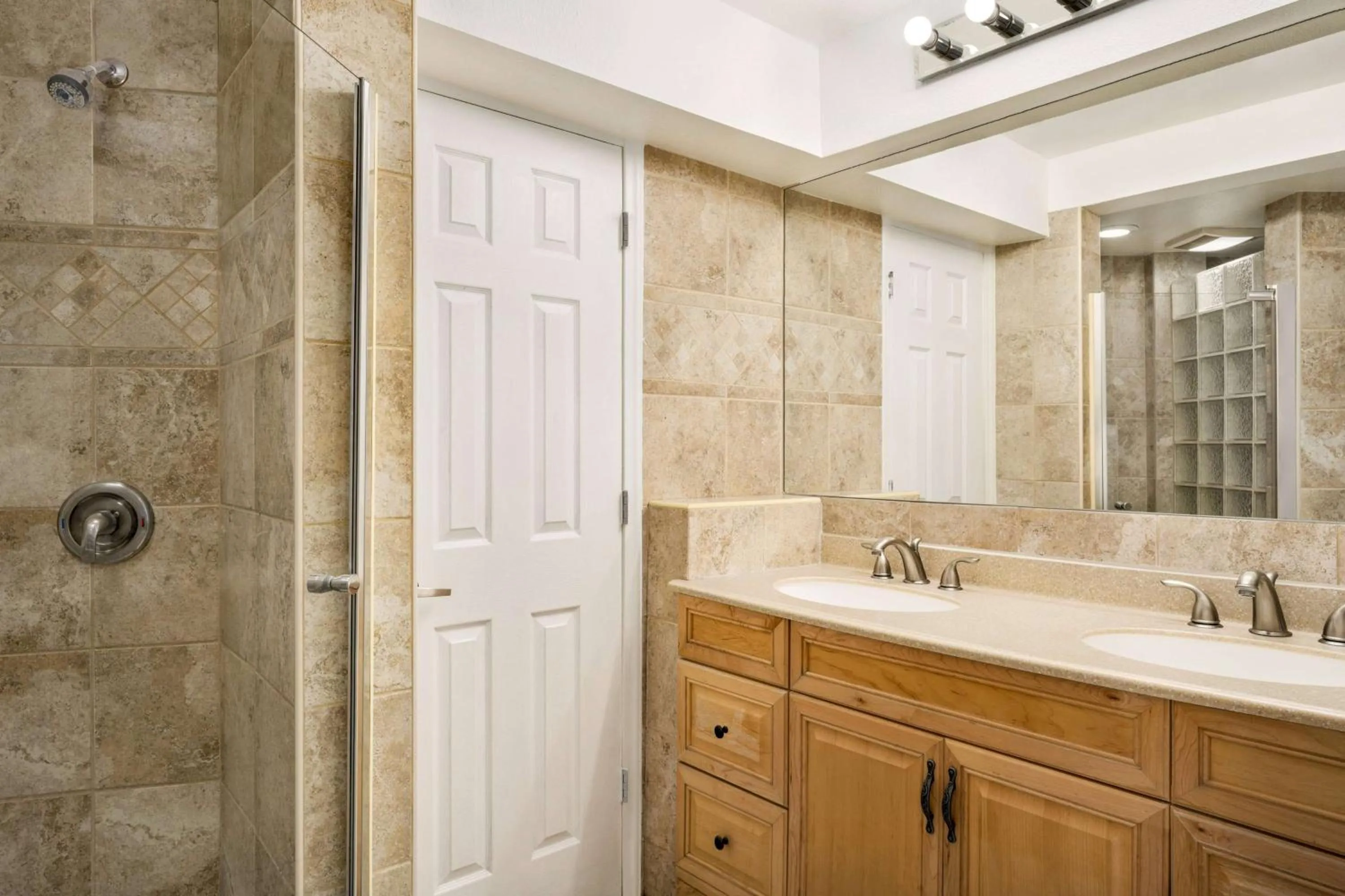 TV and multimedia in Travelodge by Wyndham Las Vegas